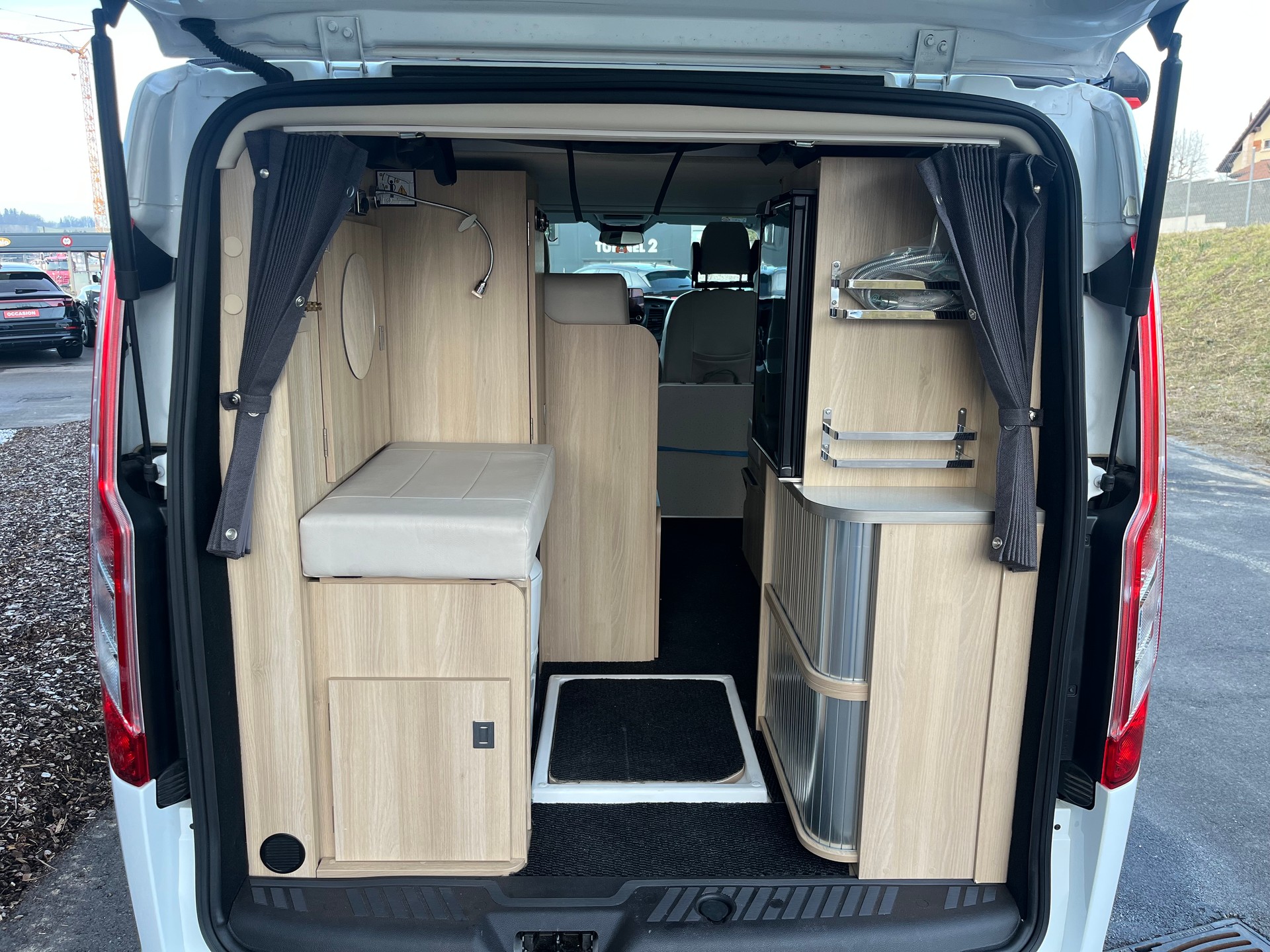 FORD Transit Custom 320 L1H1 Camper Dreamer Cap Land-image-11
