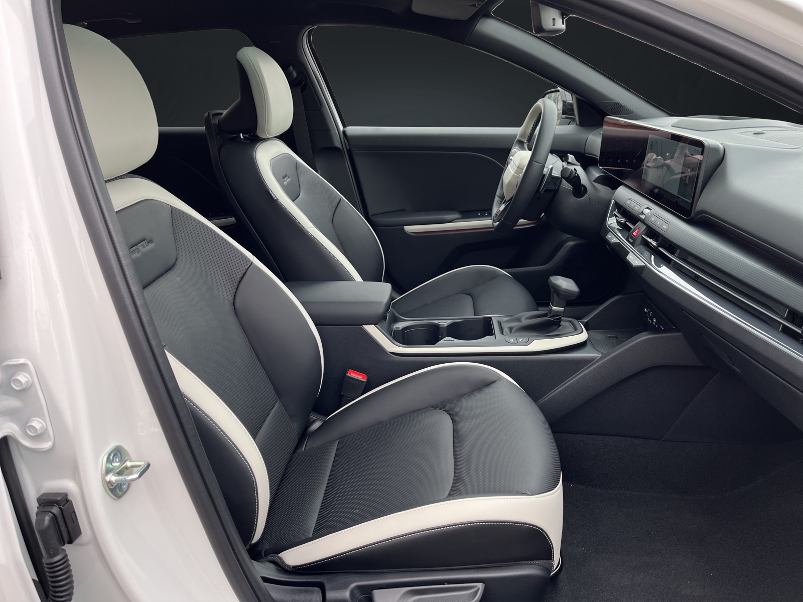 KIA K4 1.6 T-GDi GT-Line-image-13