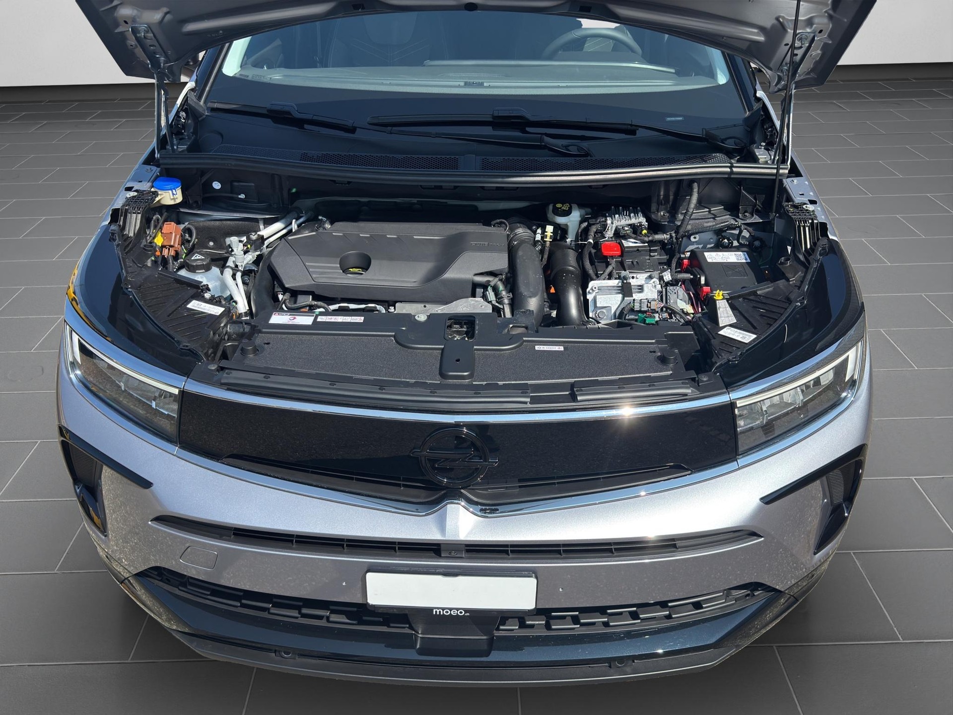 OPEL Grandland 1.6 T PHEV GS Line-showroom-element-3