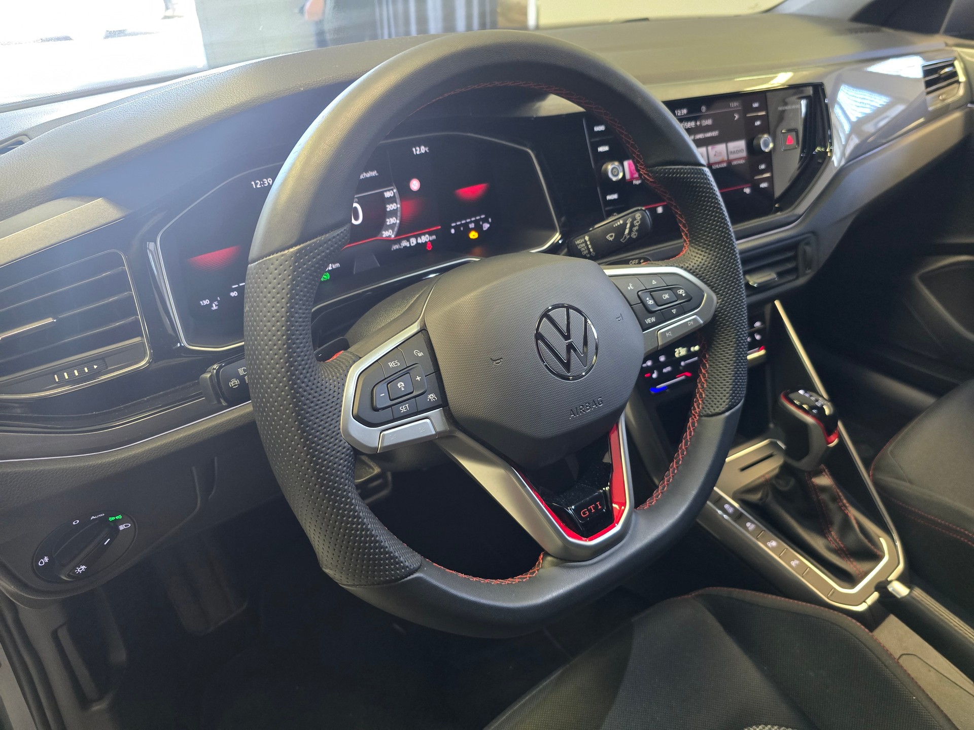 VW Polo 2.0 TSI GTI DSG-image-11