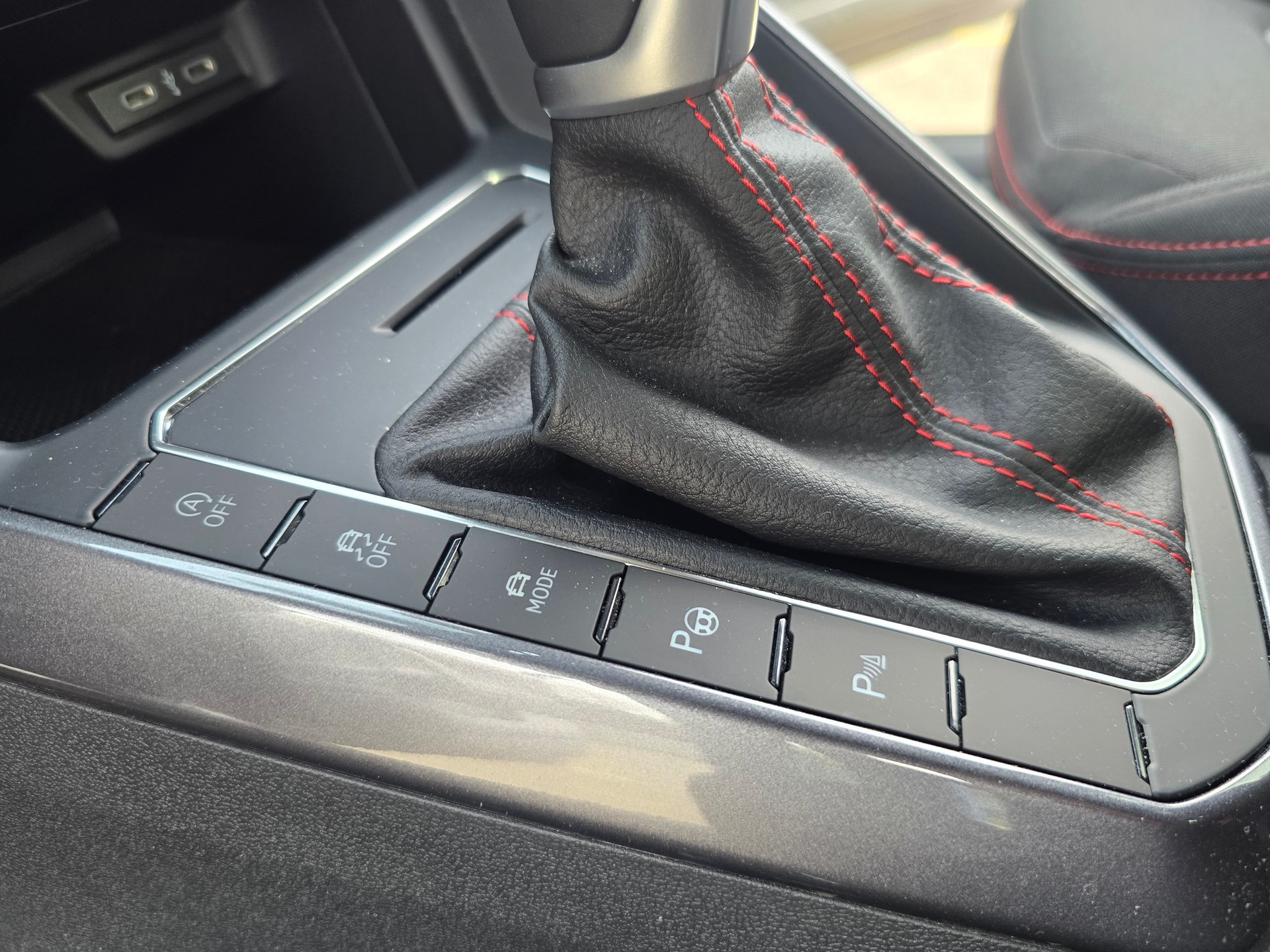 VW Polo 2.0 TSI GTI DSG-image-8