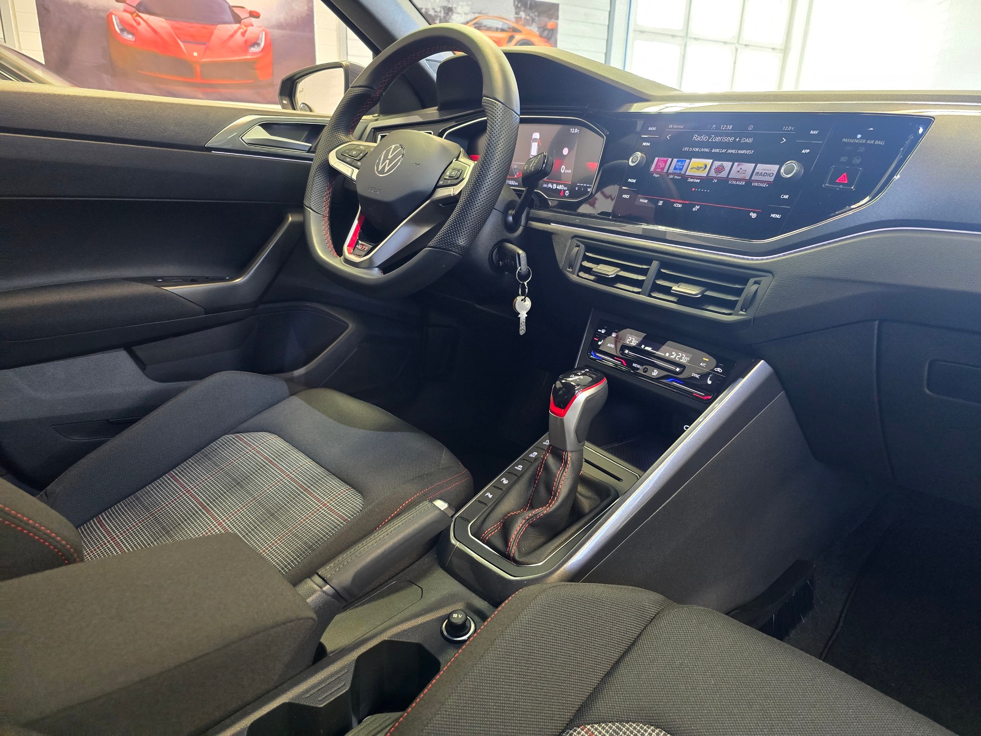 VW Polo 2.0 TSI GTI DSG-image-13