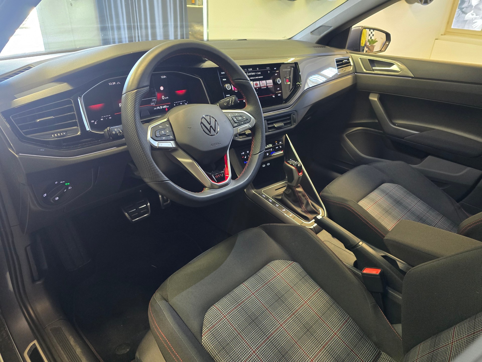 VW Polo 2.0 TSI GTI DSG-image-12