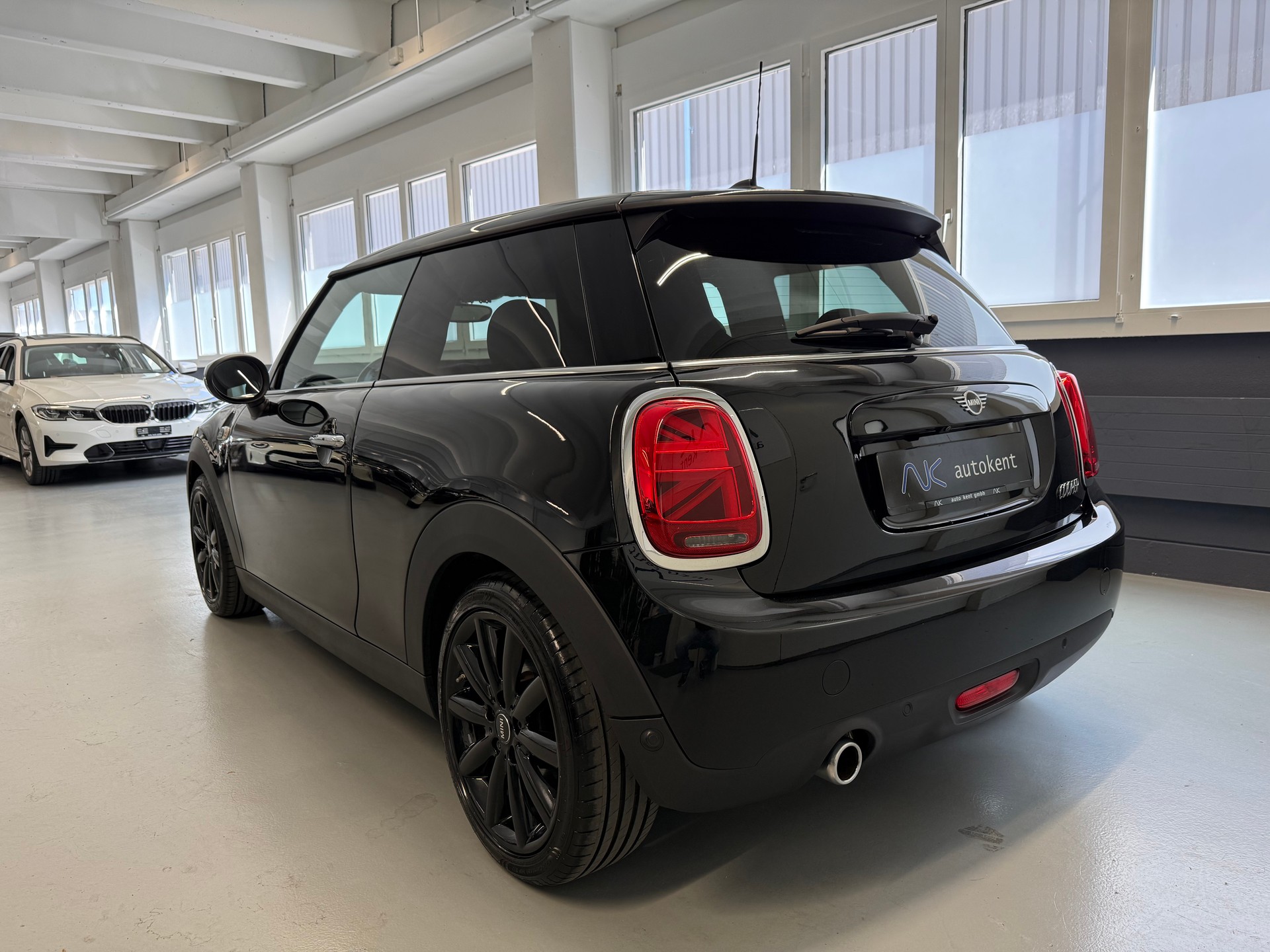 MINI Cooper-showroom-element-3