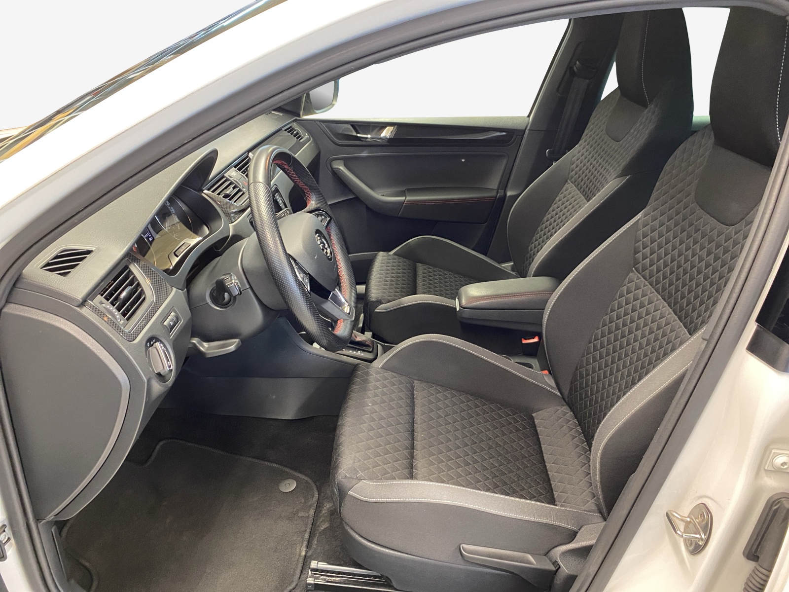 SKODA Rapid Spaceback 1.0 TSI Monte Carlo DSG-image-7
