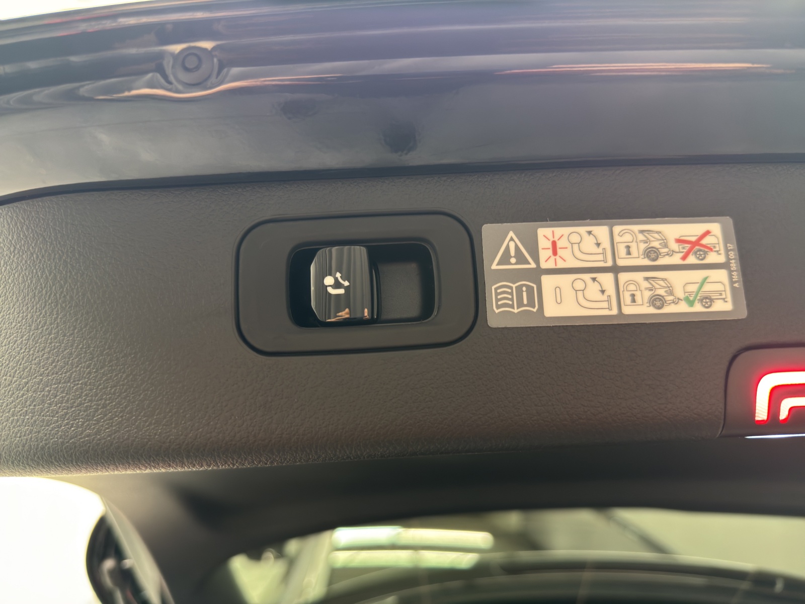 MERCEDES-BENZ C 220 d Swiss Star AMG Line 4matic Kombi-image-12