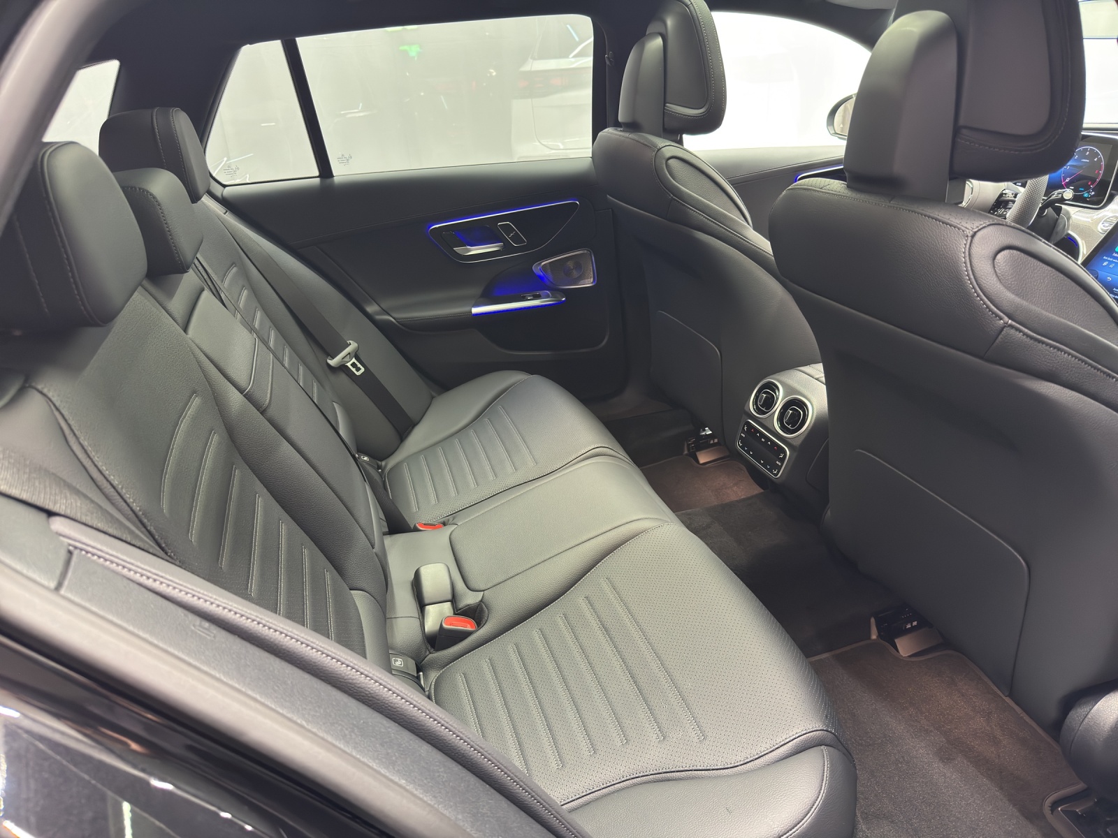 MERCEDES-BENZ C 220 d Swiss Star AMG Line 4matic Kombi-image-9