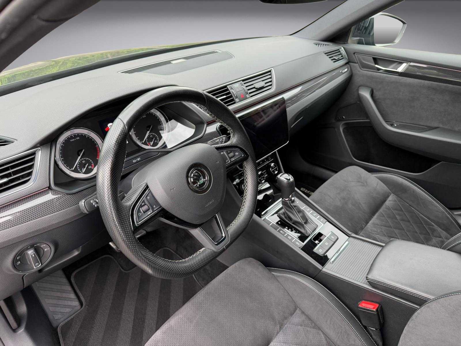 SKODA Superb Combi 2.0 TDi SportLine+ 4x4 DSG-image-8