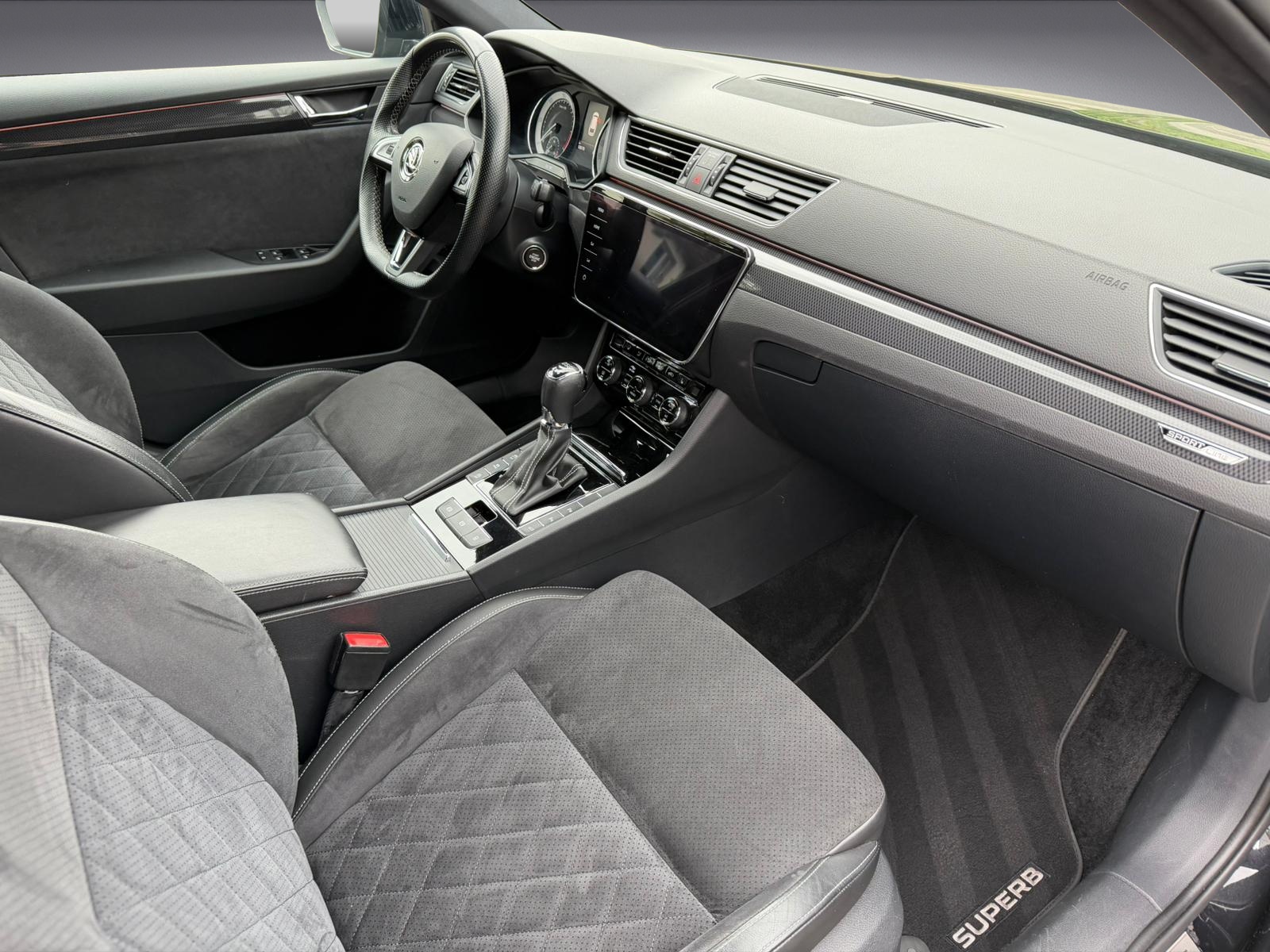 SKODA Superb Combi 2.0 TDi SportLine+ 4x4 DSG-image-12