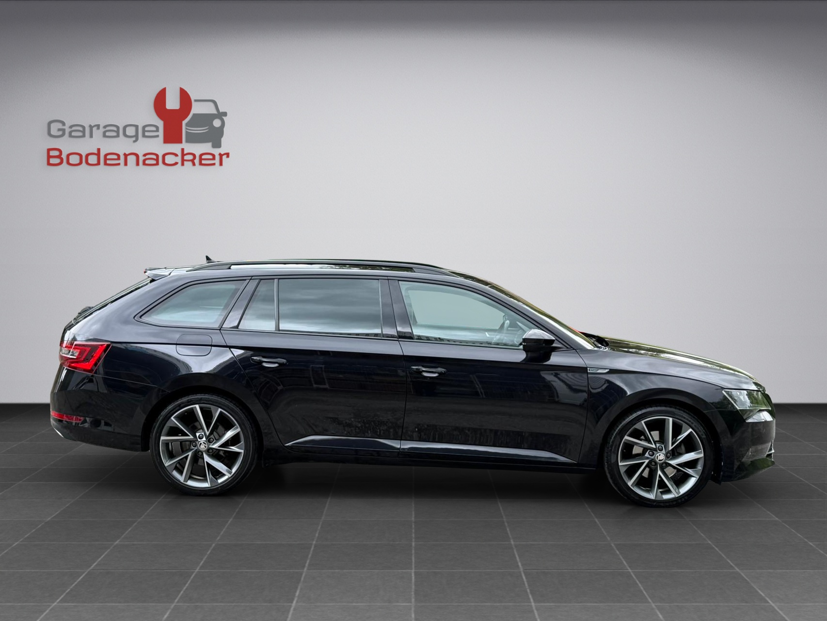 SKODA Superb Combi 2.0 TDi SportLine+ 4x4 DSG-image-5