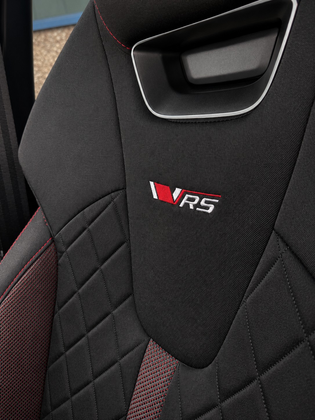 SKODA Octavia Combi 2.0 TSI DSG RS-image-9