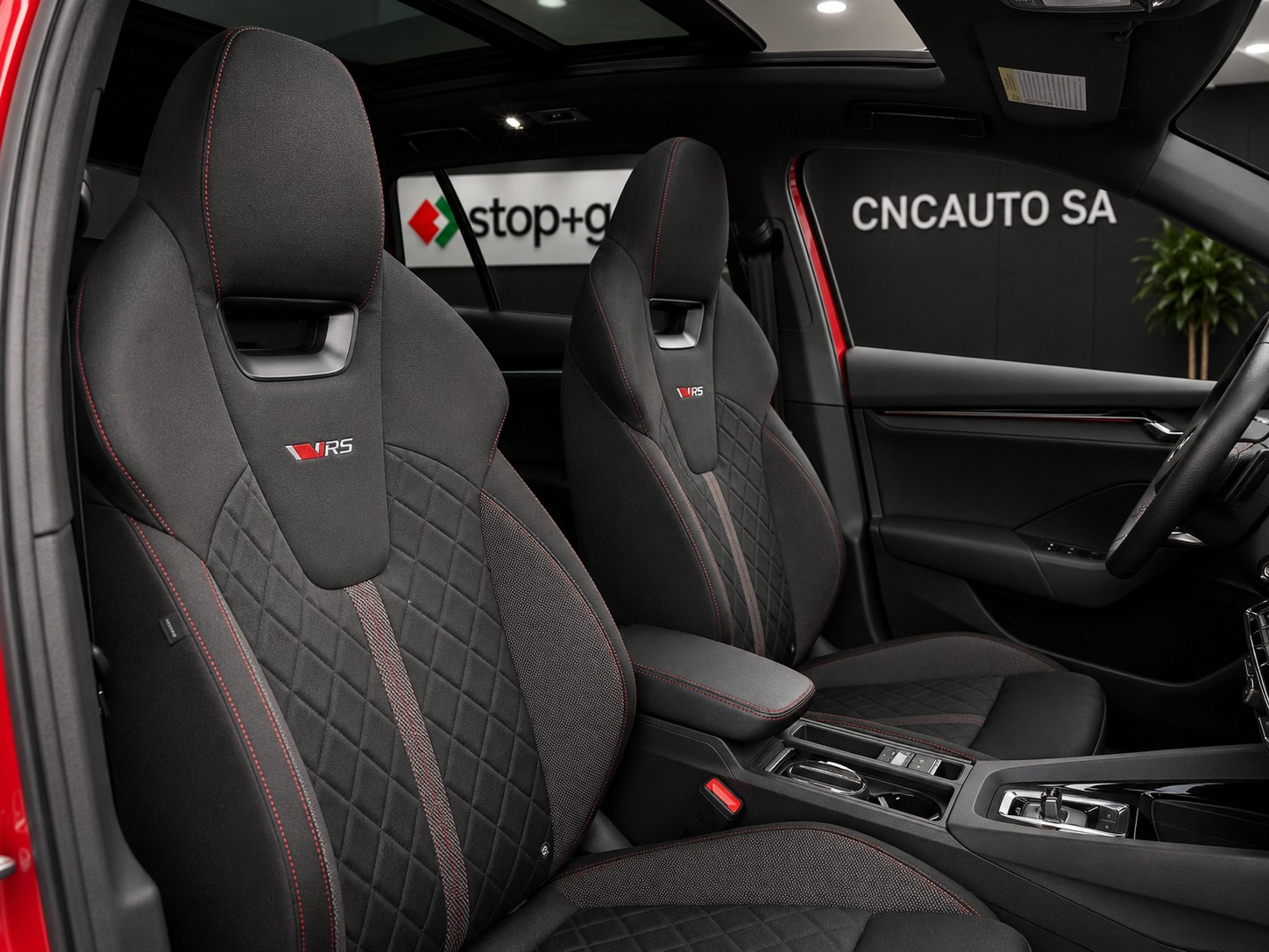 SKODA Octavia Combi 2.0 TSI DSG RS-image-8