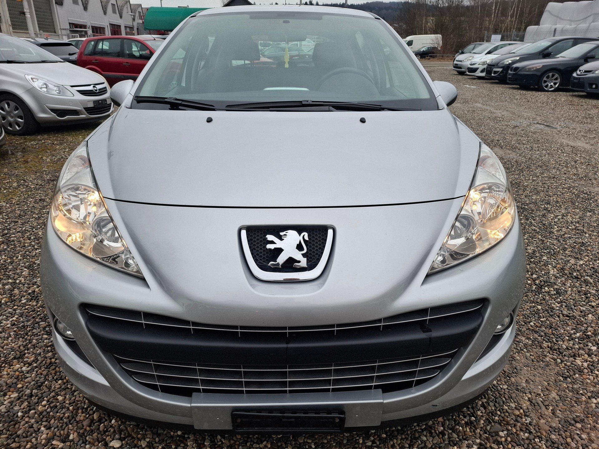 PEUGEOT 207 1.4 Swiss Edition-image-2