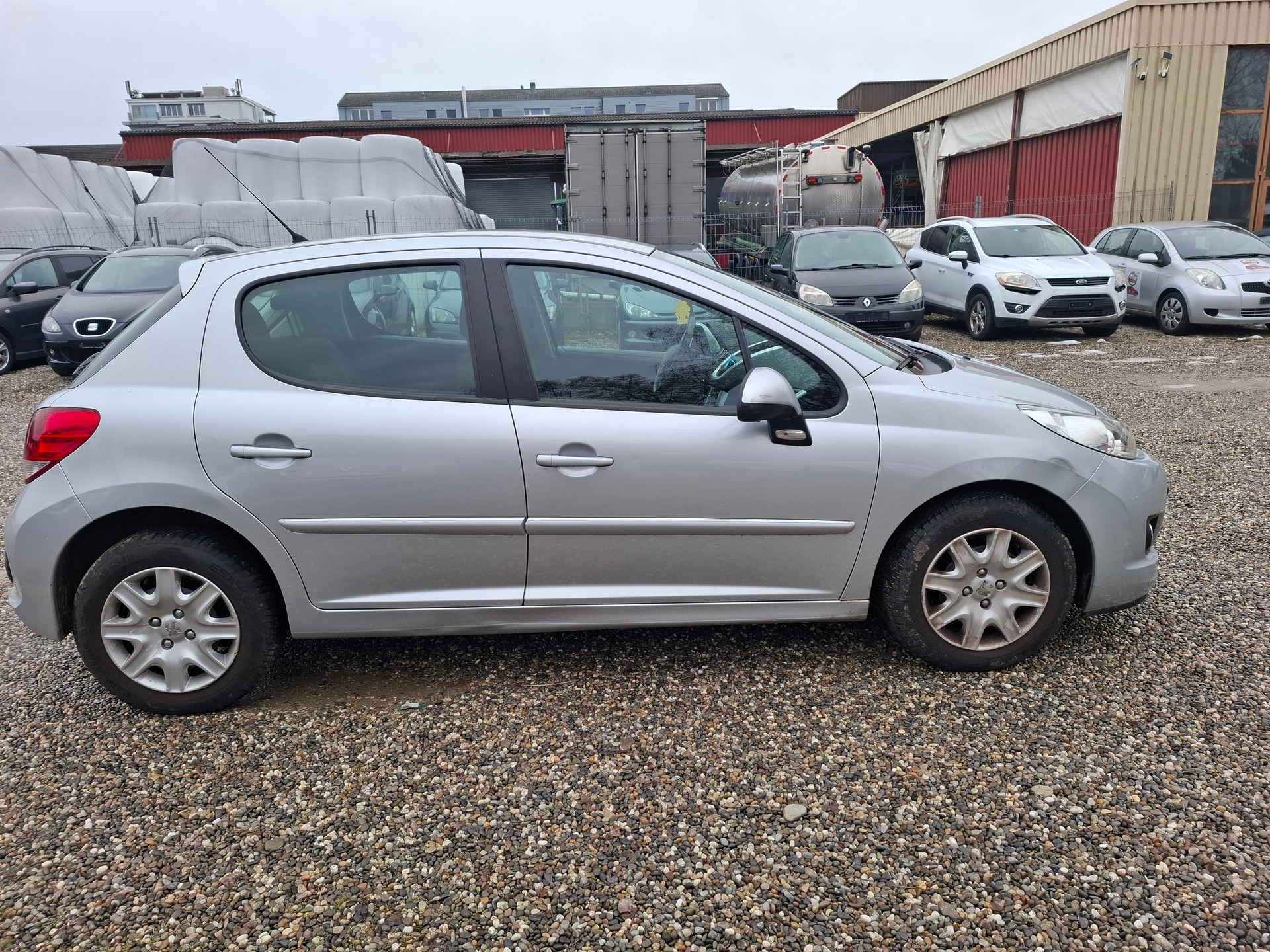 PEUGEOT 207 1.4 Swiss Edition-image-4