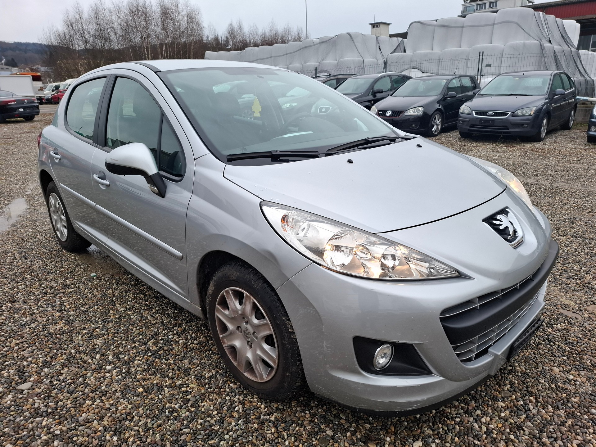 PEUGEOT 207 1.4 Swiss Edition-image-1
