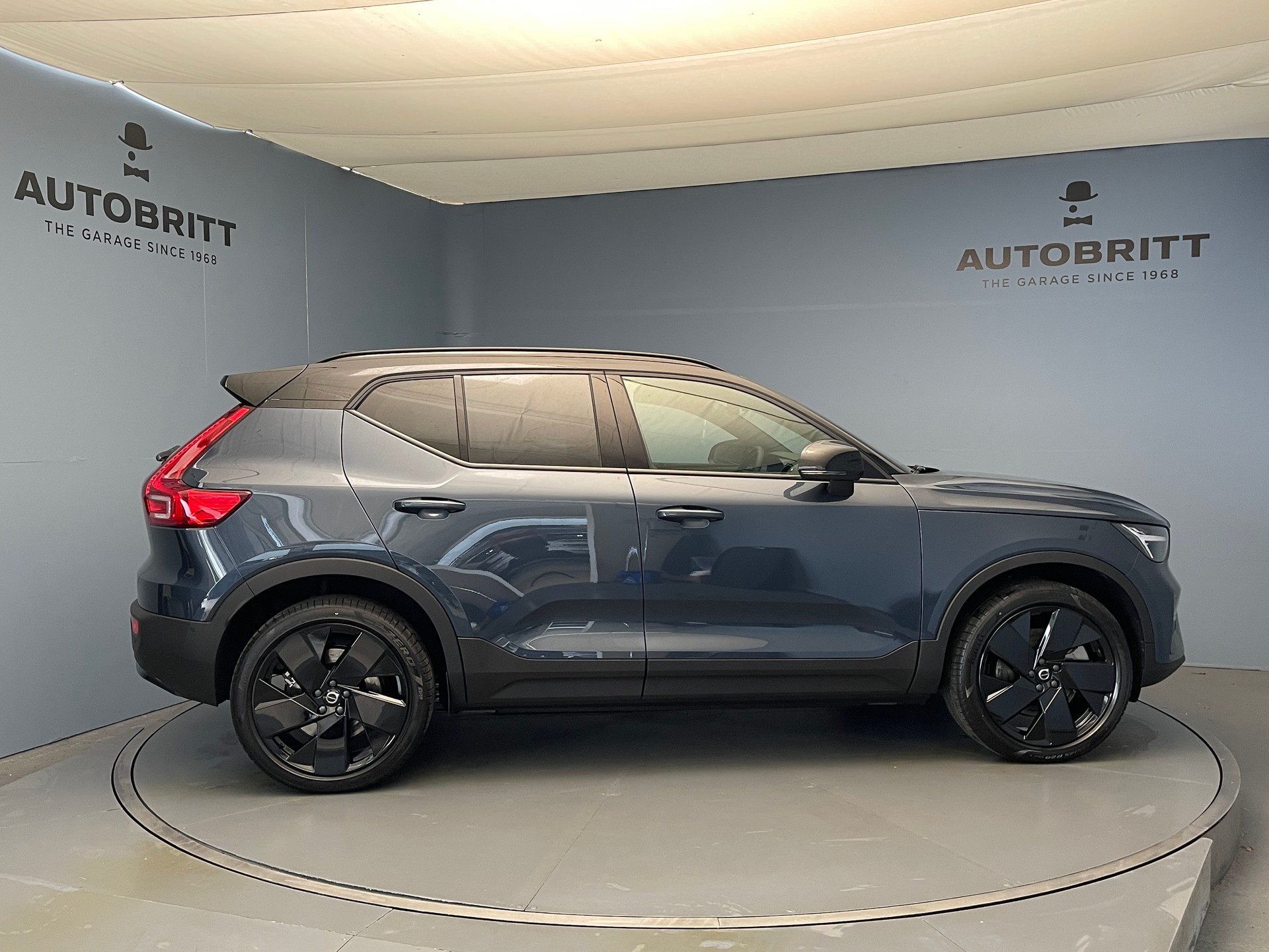 VOLVO EX40 Twin Black Edition AWD-image-4