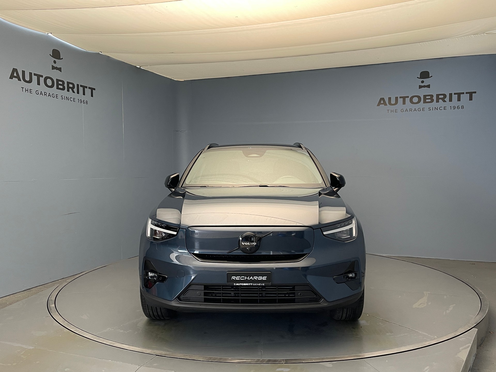 VOLVO EX40 Twin Black Edition AWD-showroom-element-2