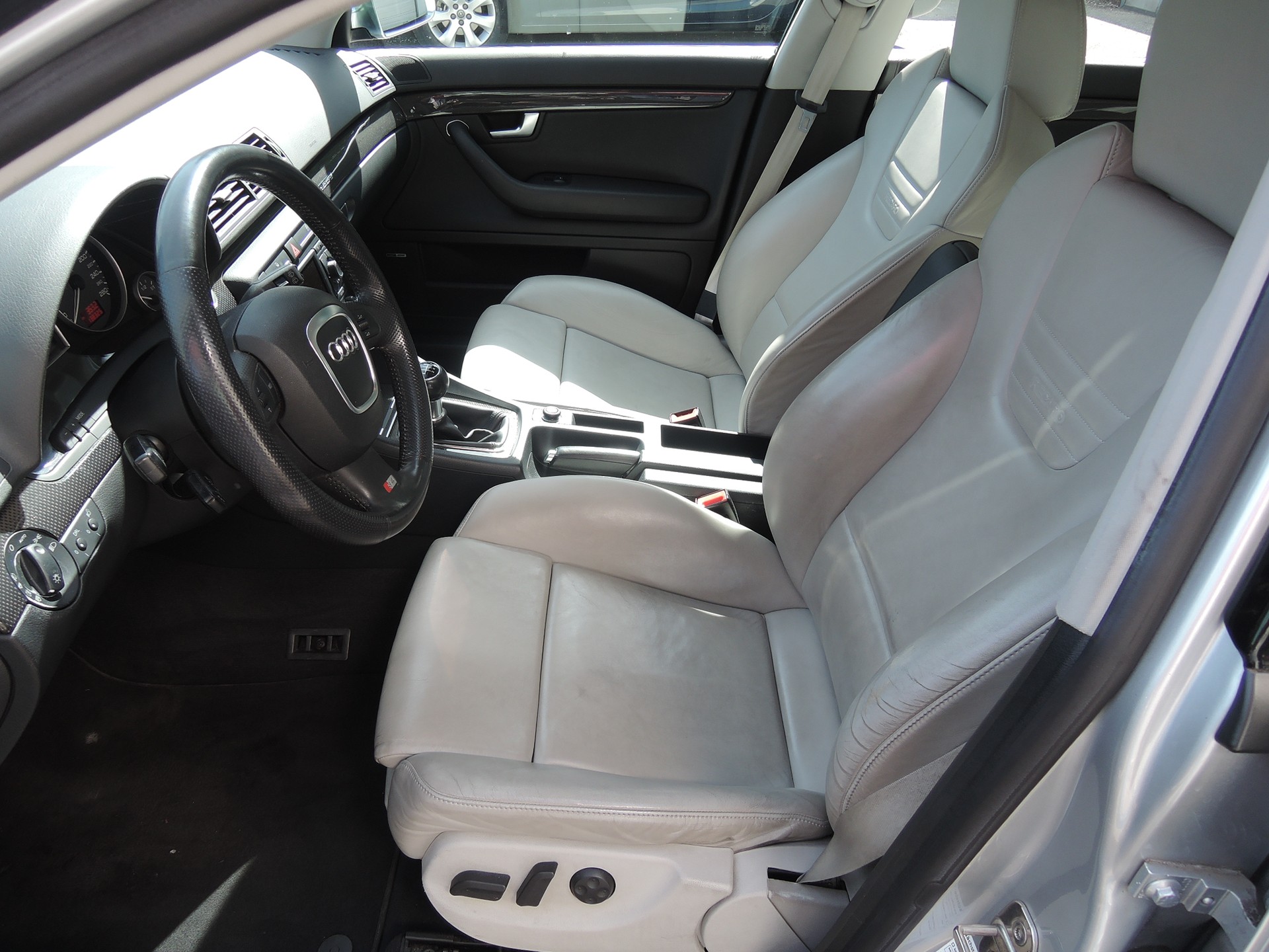AUDI S4 Avant 4.2 V8 quattro-image-6