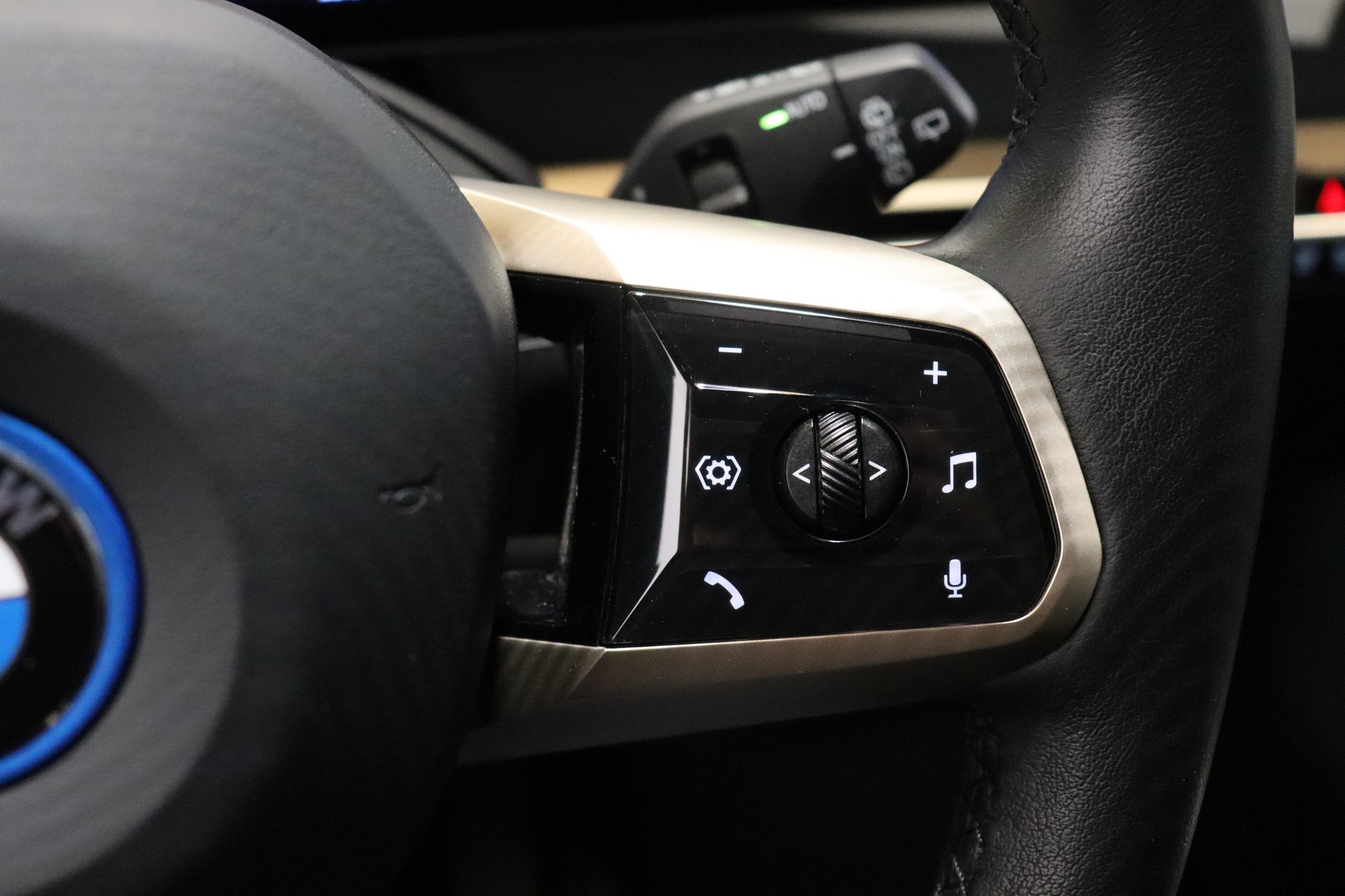 BMW iX xDrive50-image-21