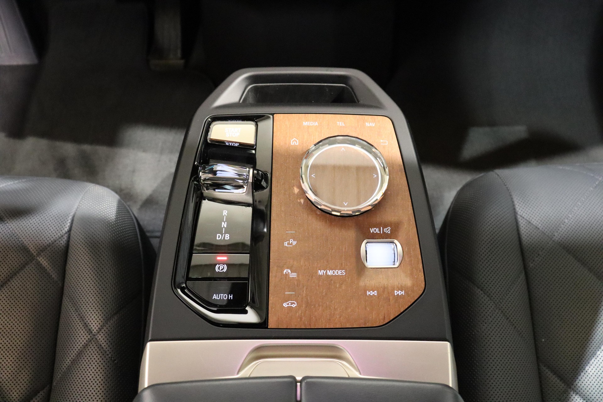 BMW iX xDrive50-image-11