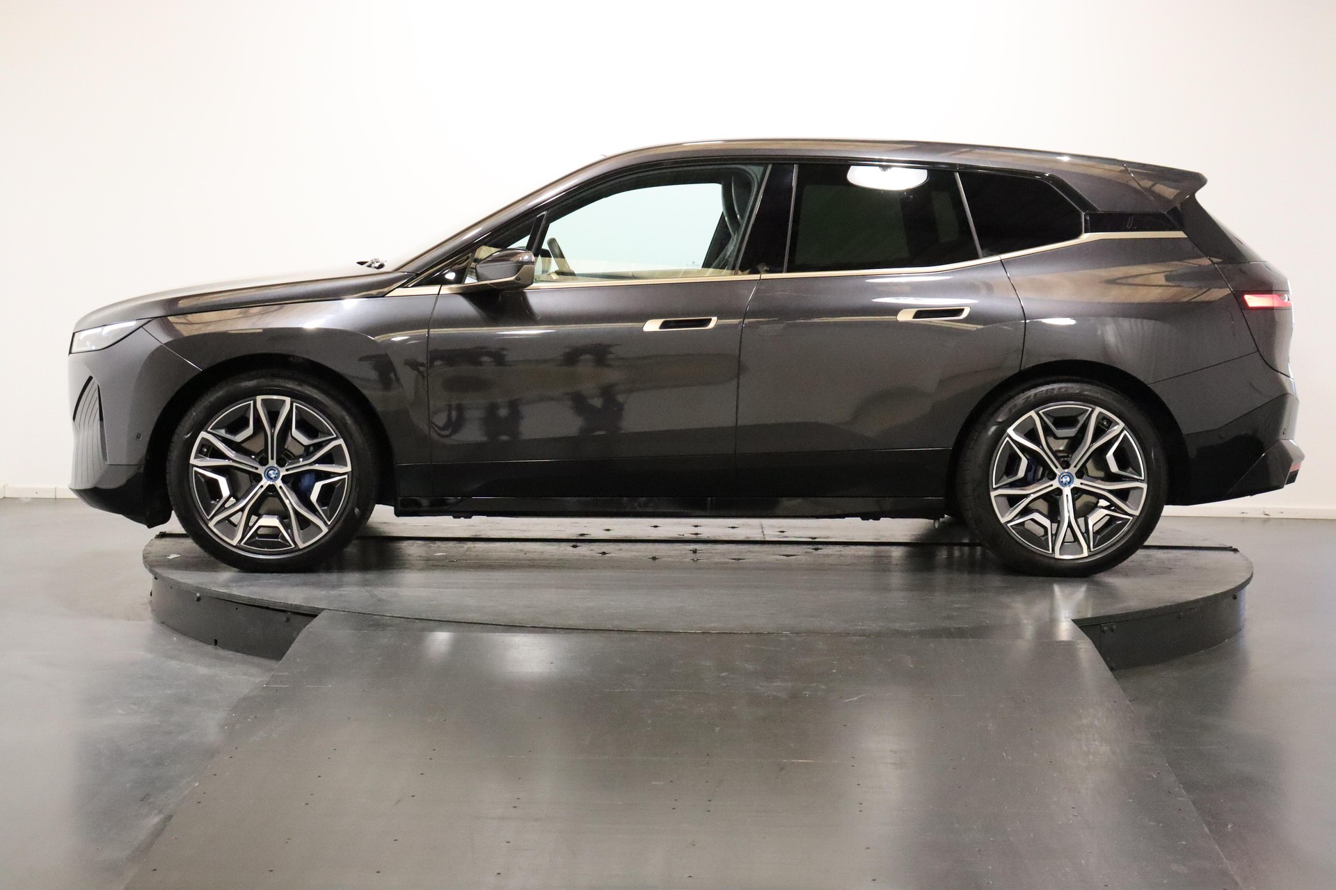 BMW iX xDrive50-image-6