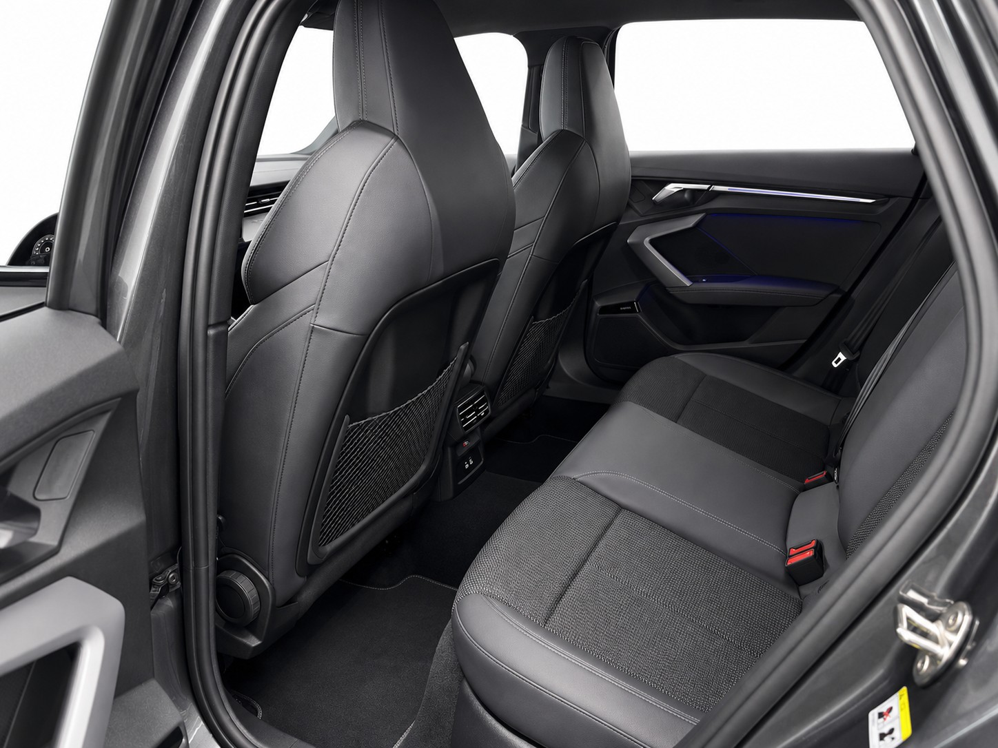 AUDI S3 Limousine TFSI quattro S-tronic * Facelift * SONOS * Garantie *-image-12