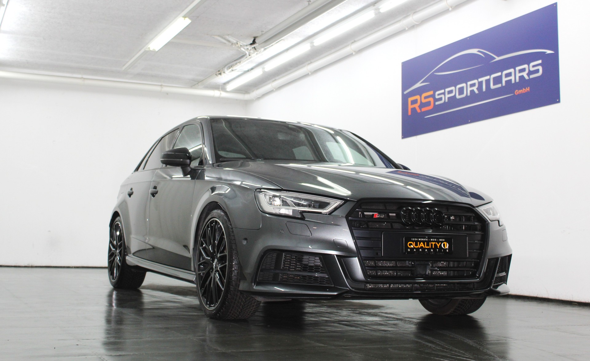 AUDI S3 Sportback 2.0 TFSI quattro S-tronic Optikpaket schwarz / CH-Fahrzeug-showroom-element-1