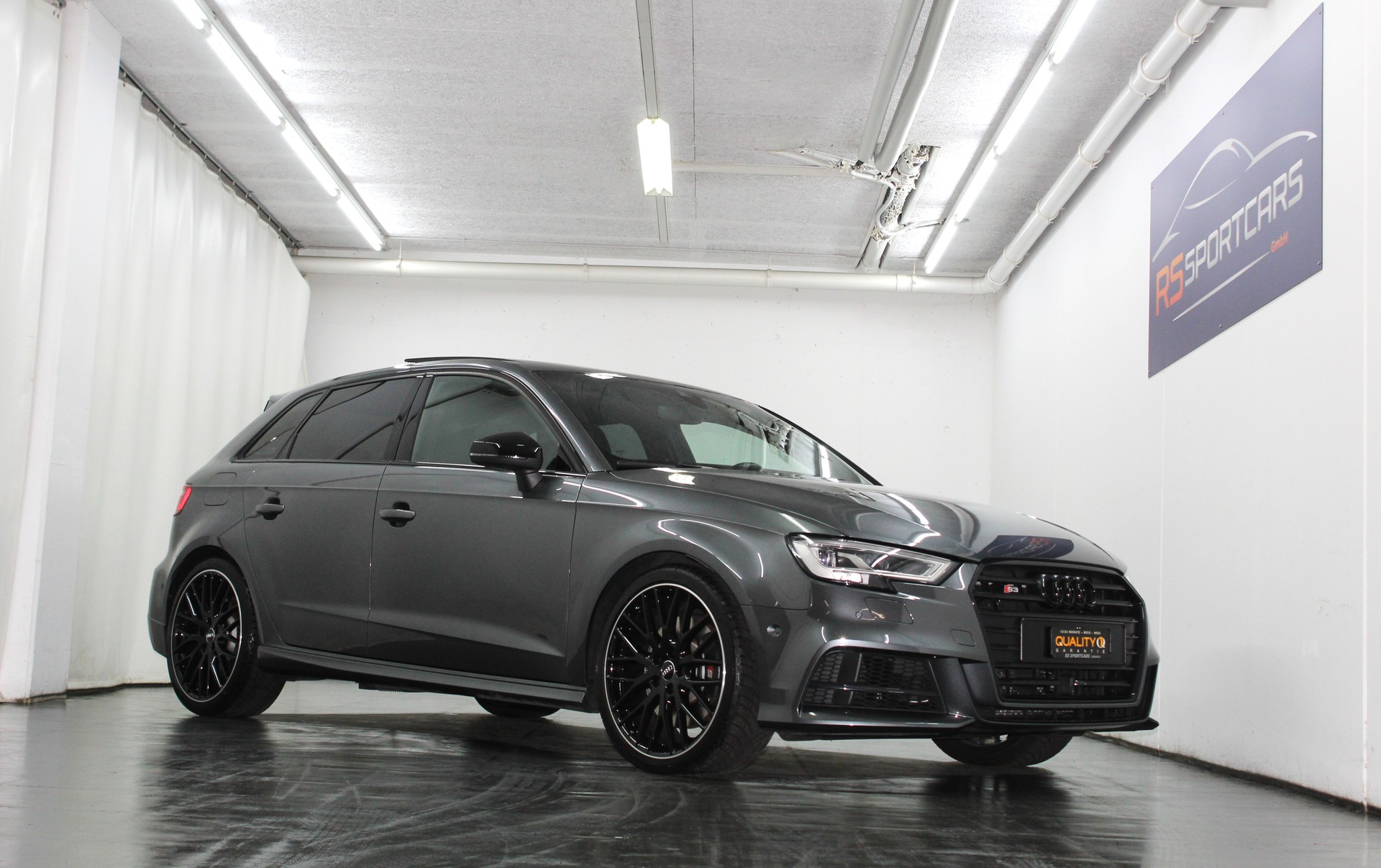 AUDI S3 Sportback 2.0 TFSI quattro S-tronic Optikpaket schwarz / CH-Fahrzeug