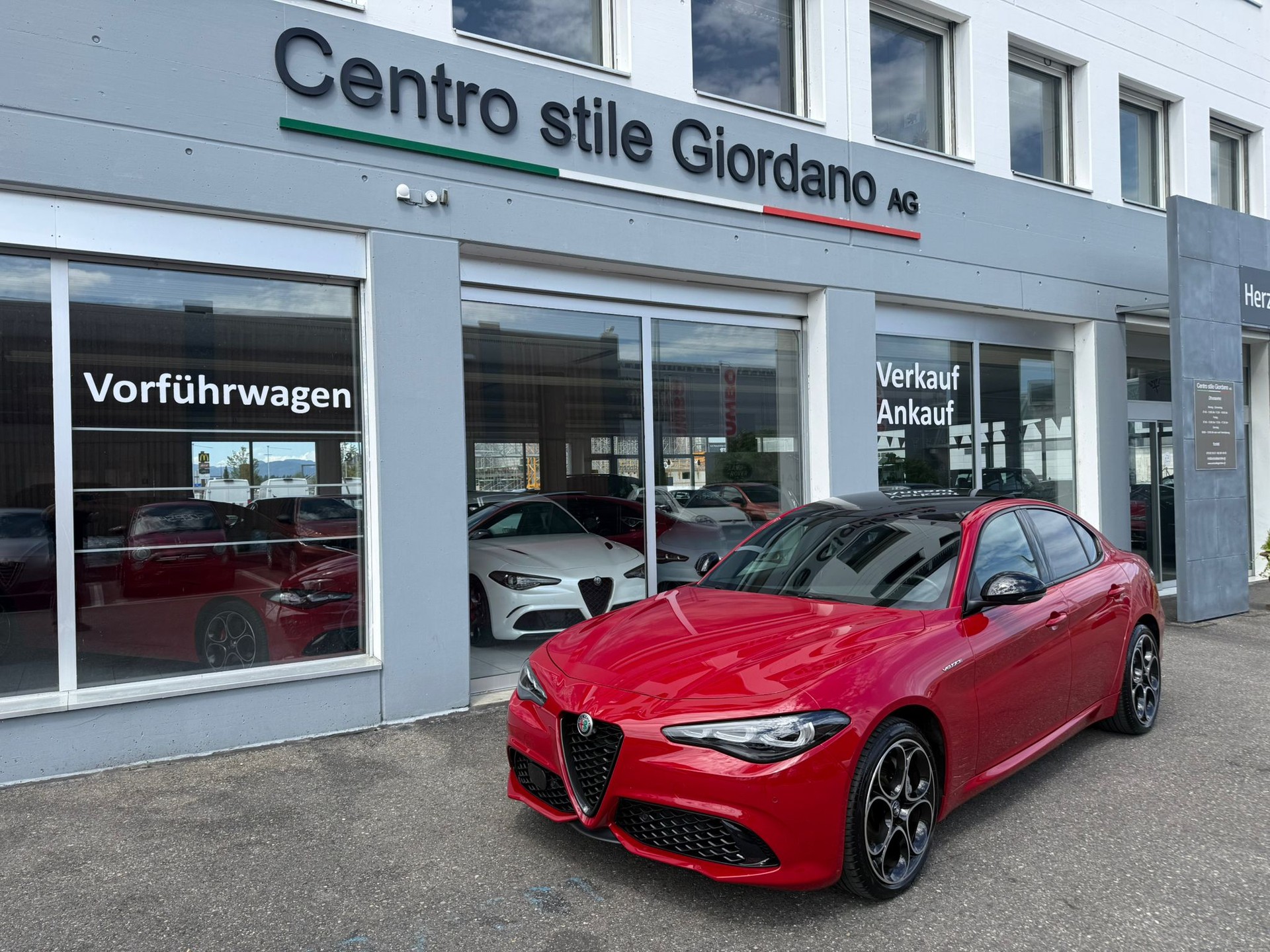 ALFA ROMEO Giulia Veloce 2.0 280PS Q4 AT8 Pack Sky MY23/24