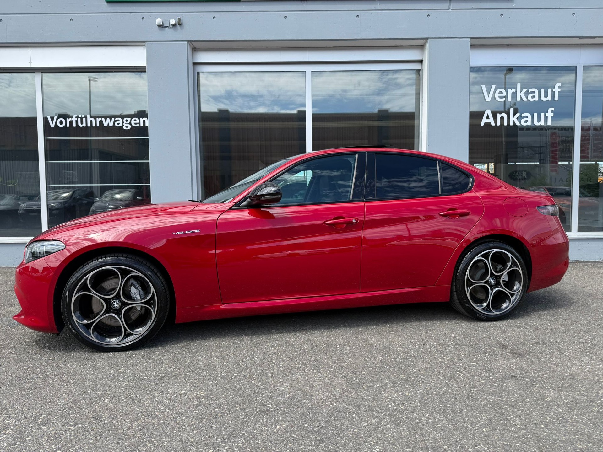 ALFA ROMEO Giulia Veloce 2.0 280PS Q4 AT8 Pack Sky MY23/24-image-4
