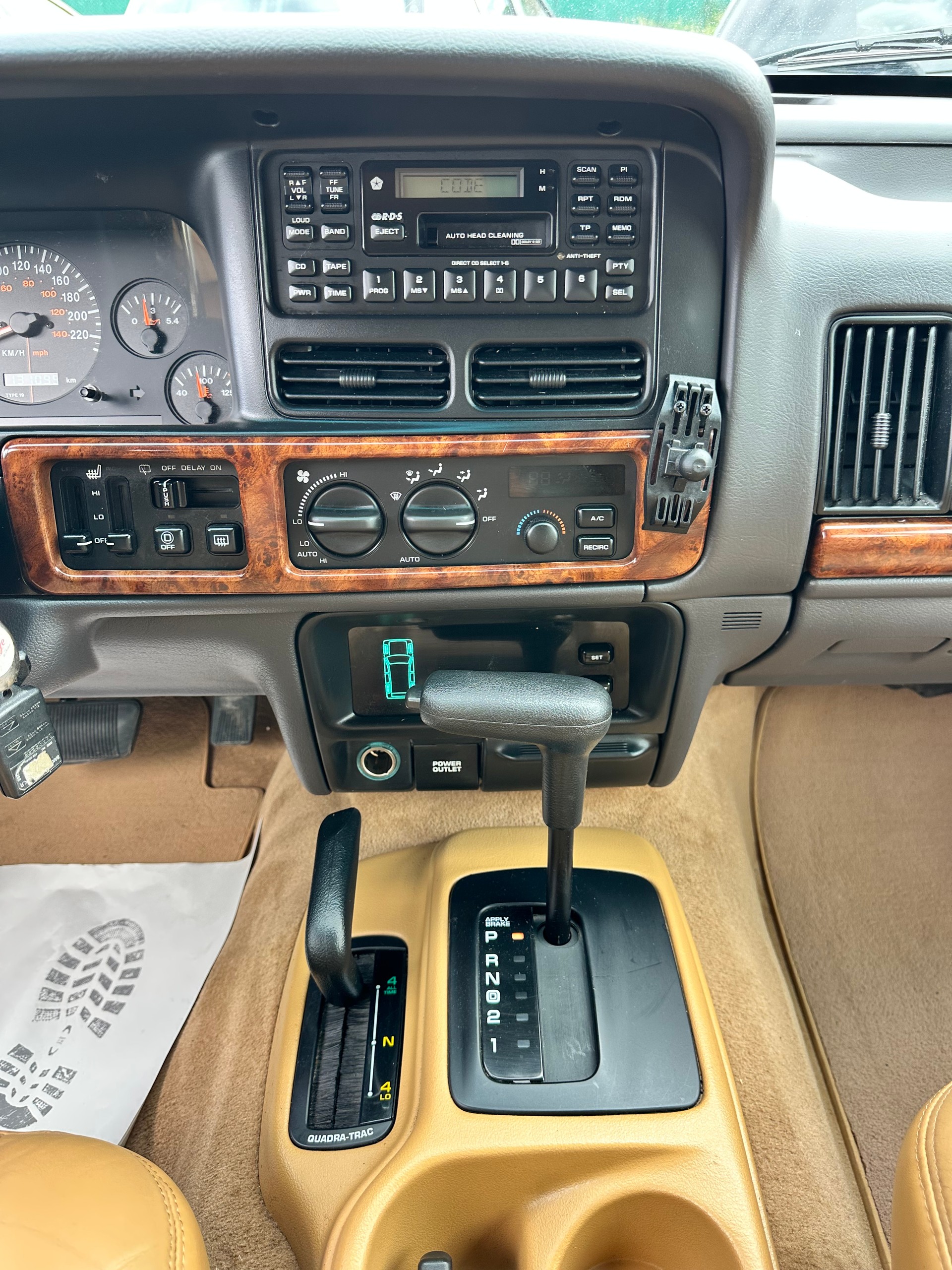 JEEP Grand Cherokee 5.2 Limited Automatic-image-13