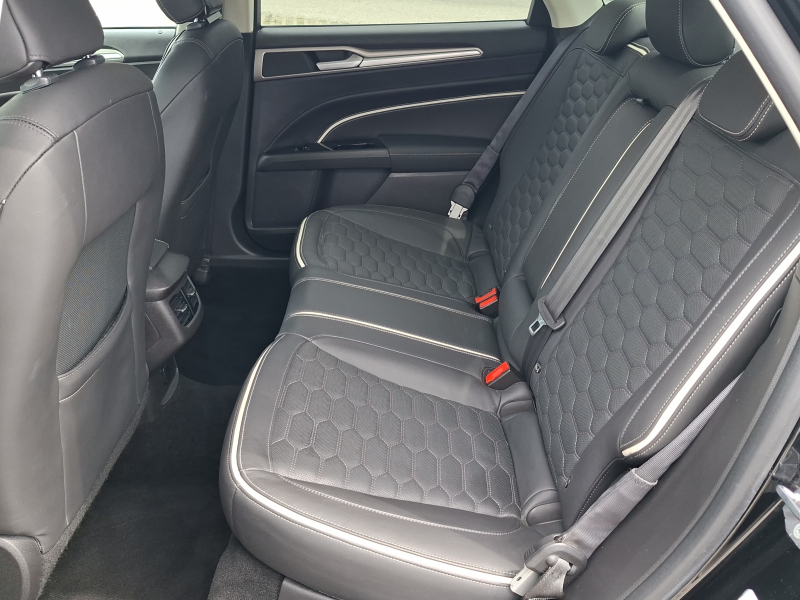FORD Mondeo 2.0 HEV Vignale eCVT-image-6