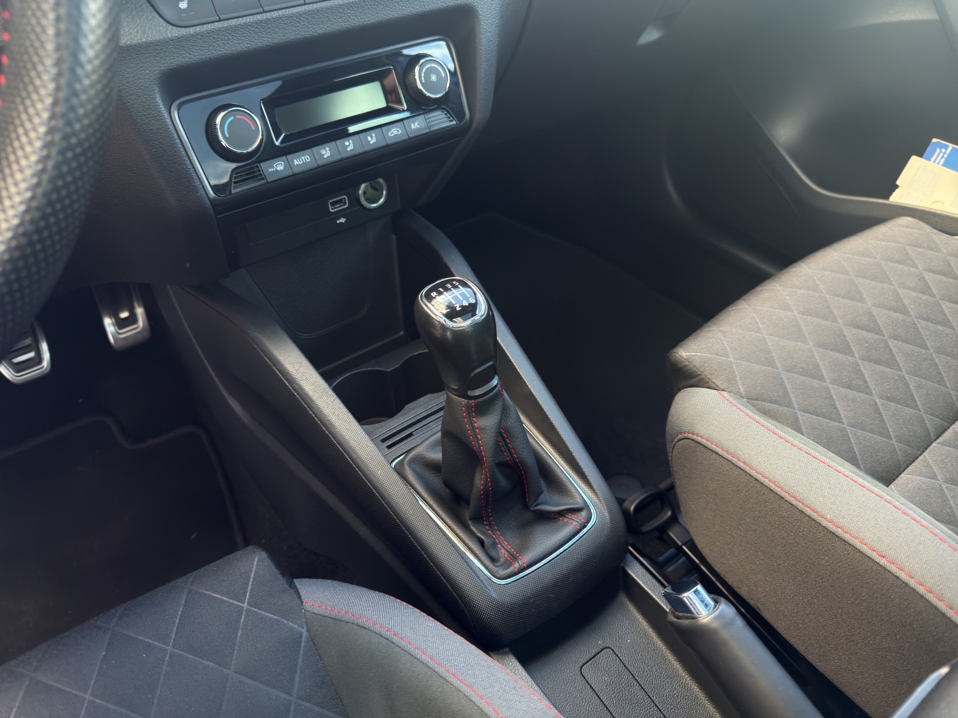 SKODA Fabia 1.0 TSI Monte Carlo-image-14
