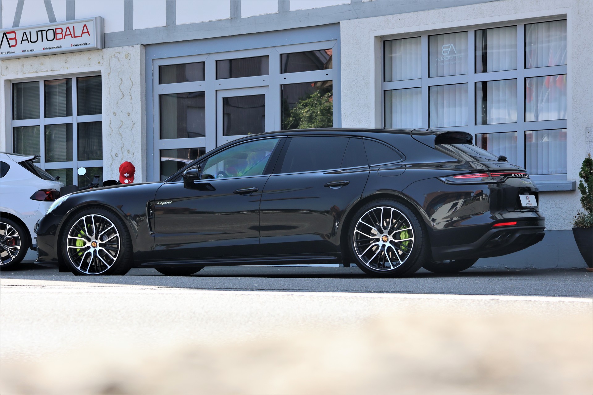 PORSCHE Panamera 4S E-Hybrid Sport Turismo PDK (CH) "2+2y Approved"-showroom-element-3