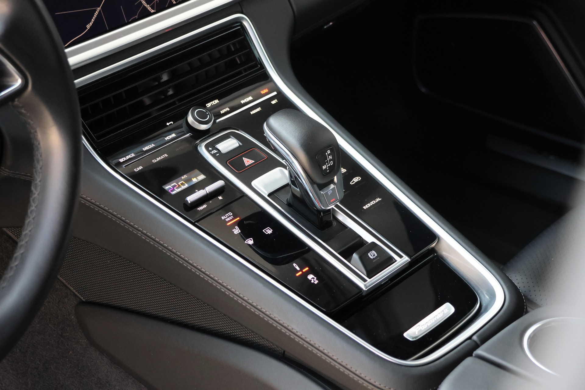 PORSCHE Panamera 4S E-Hybrid Sport Turismo PDK (CH) "2+2y Approved"-image-10