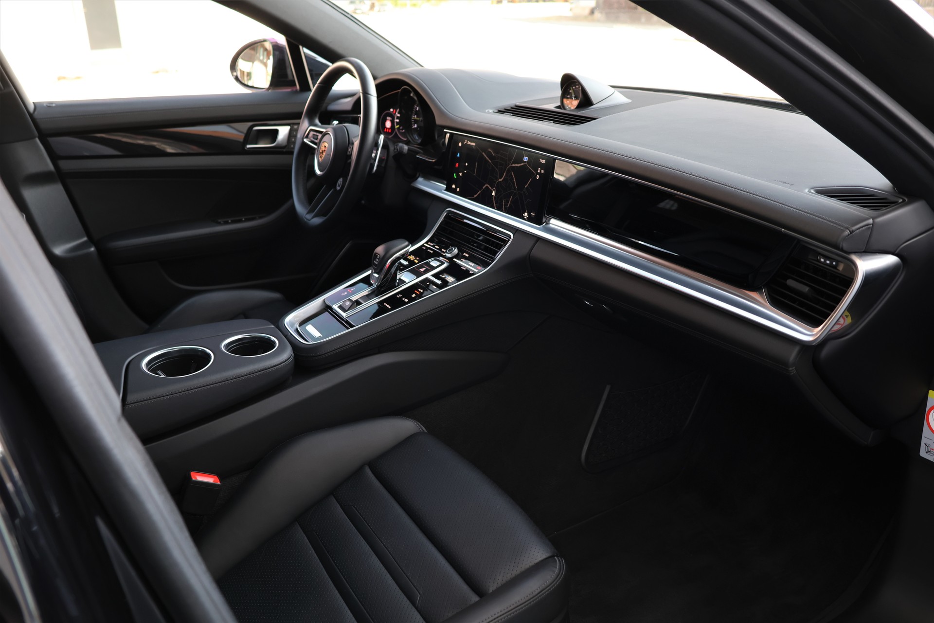 PORSCHE Panamera 4S E-Hybrid Sport Turismo PDK (CH) "2+2y Approved"-image-19
