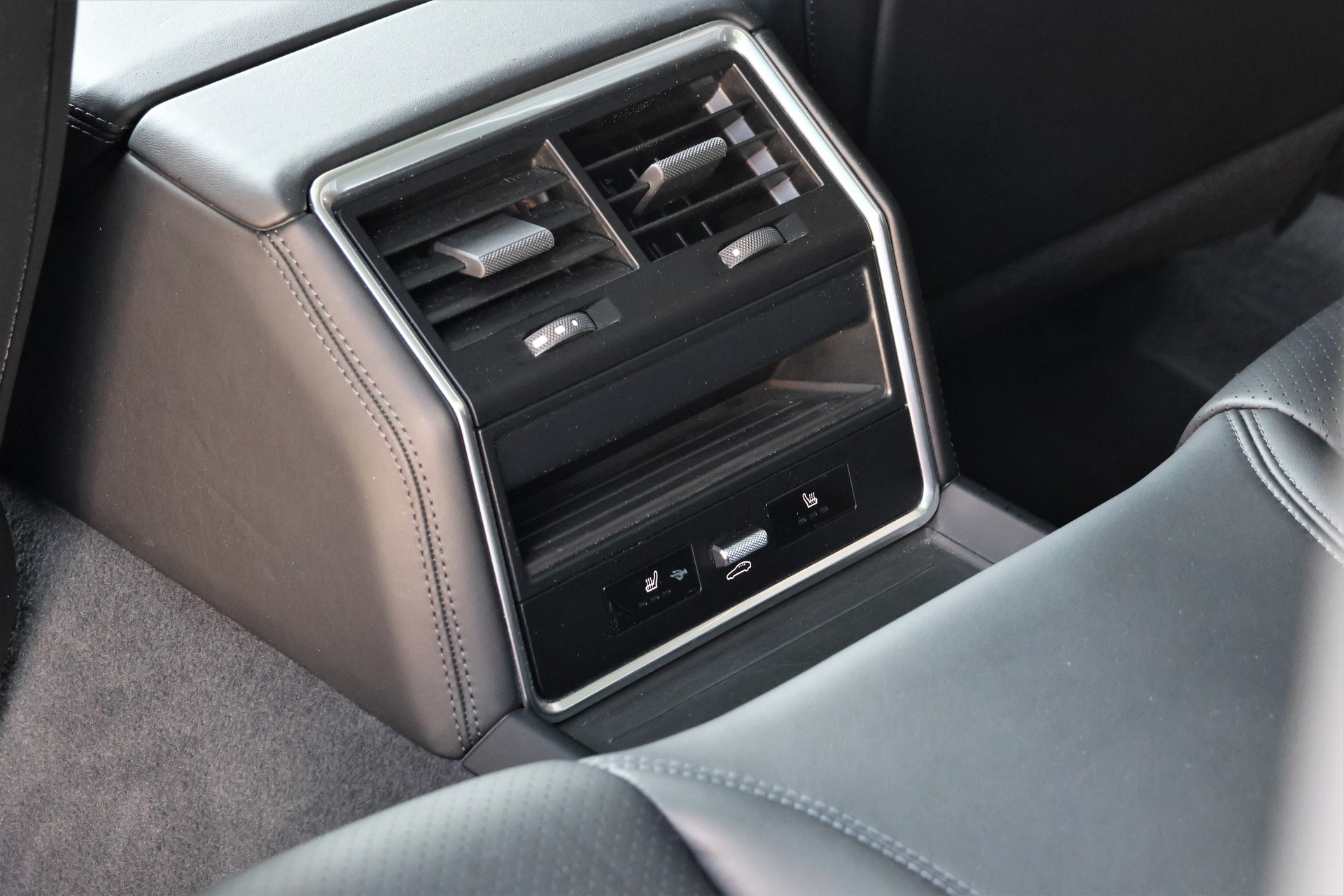 PORSCHE Panamera 4S E-Hybrid Sport Turismo PDK (CH) "2+2y Approved"-image-13