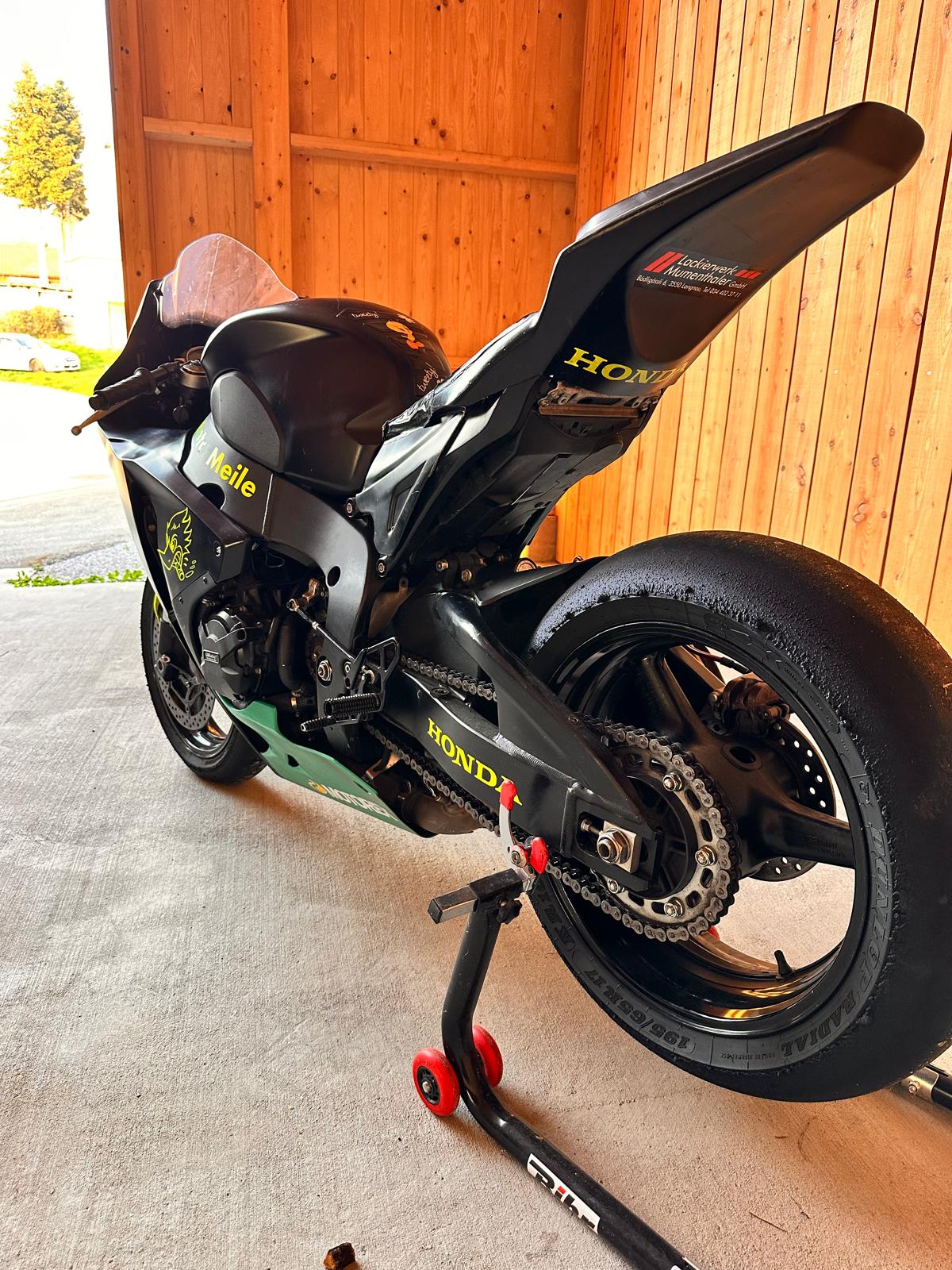HONDA CBR 1000 RR Fireblade-image-3