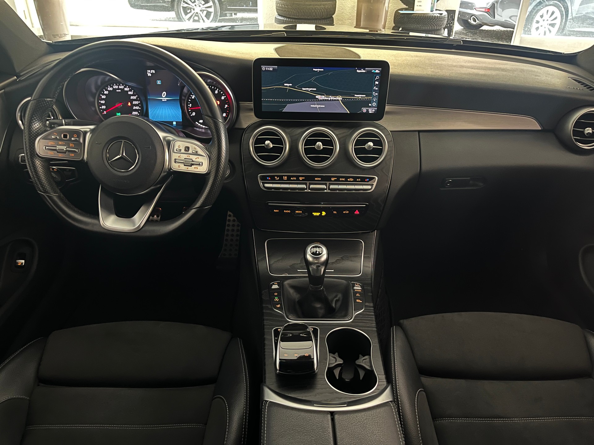 MERCEDES-BENZ C 180 AMG Line Coupé-image-11