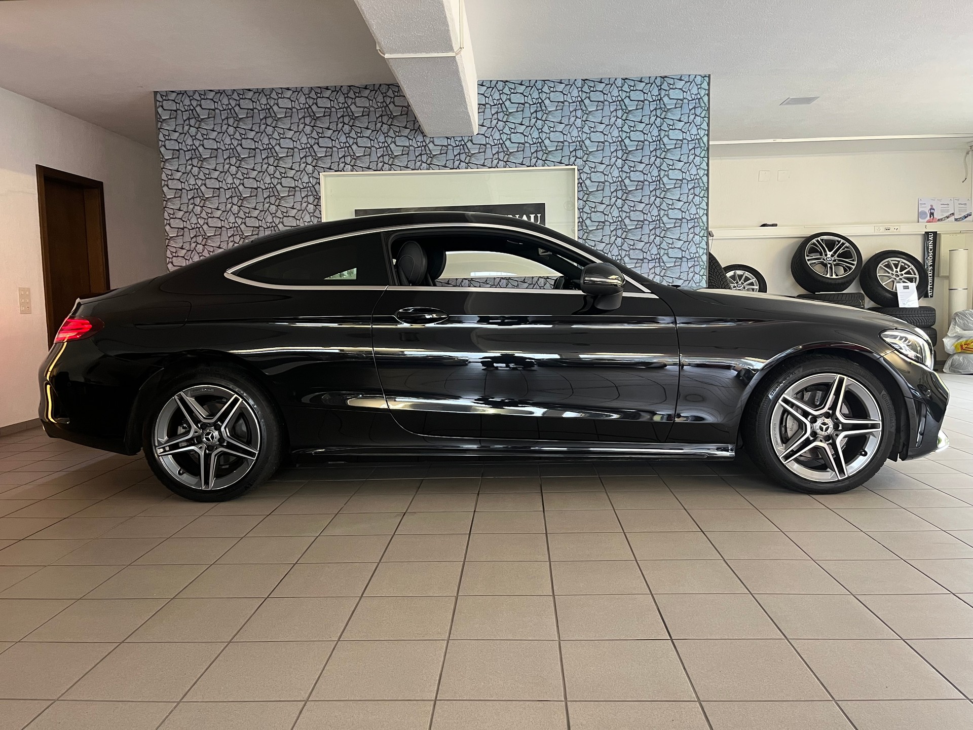 MERCEDES-BENZ C 180 AMG Line Coupé-image-2