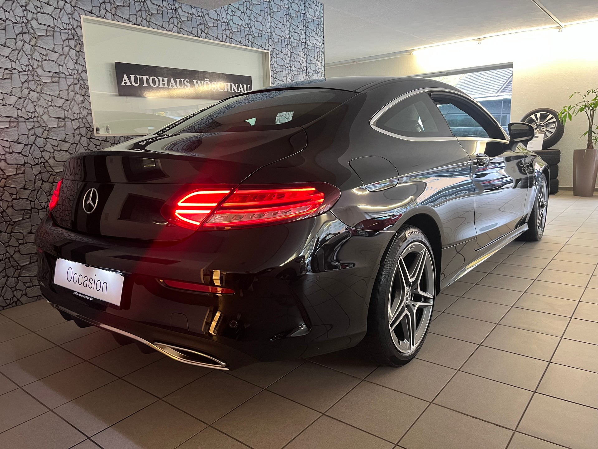 MERCEDES-BENZ C 180 AMG Line Coupé-image-3