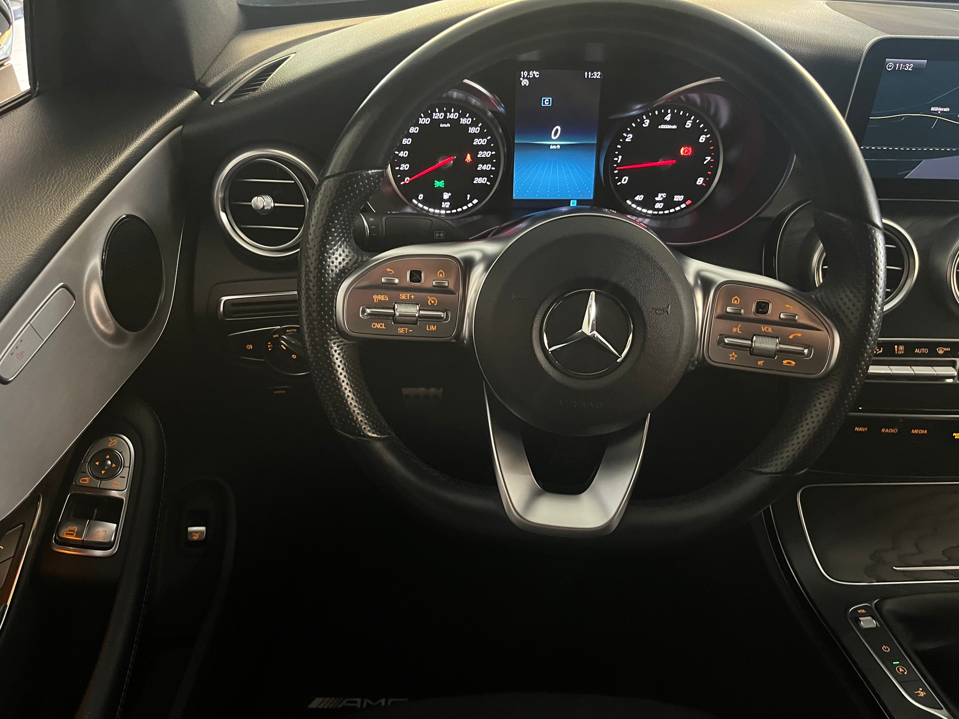 MERCEDES-BENZ C 180 AMG Line Coupé-image-13