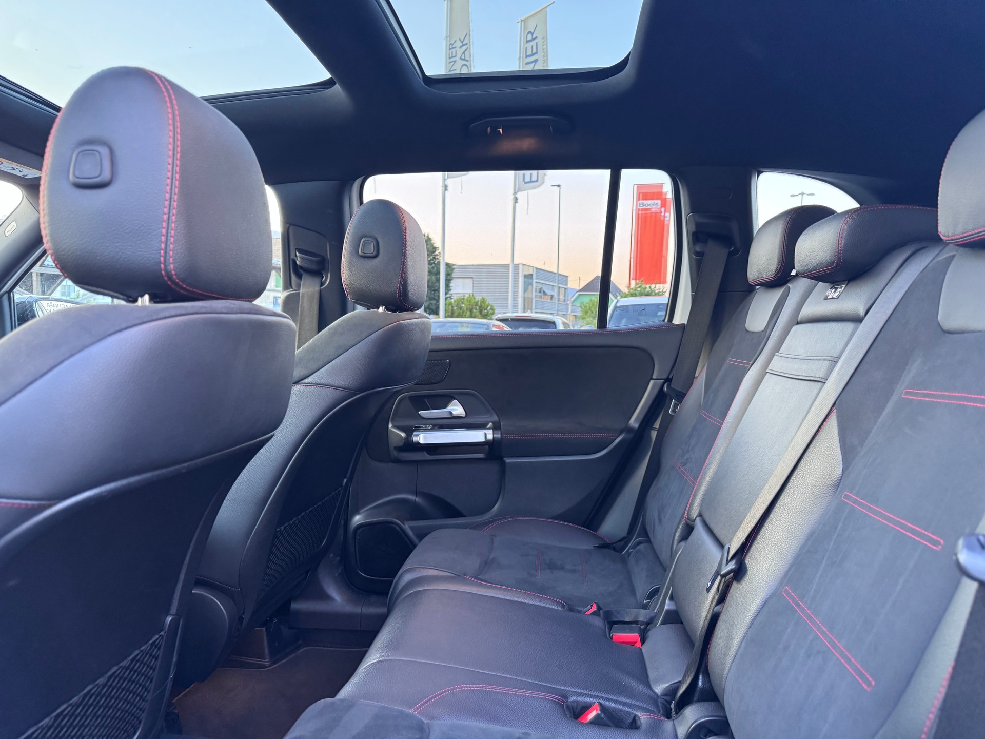 MERCEDES-BENZ GLB 220 d 4Matic AMG Line 8G-Tronic-image-6