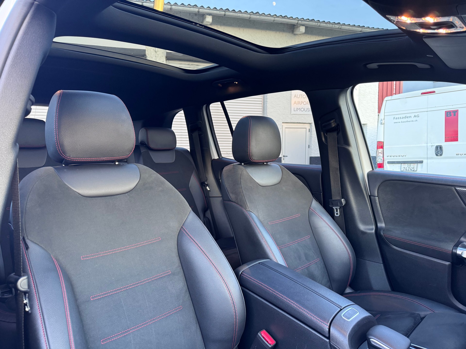 MERCEDES-BENZ GLB 220 d 4Matic AMG Line 8G-Tronic-image-13