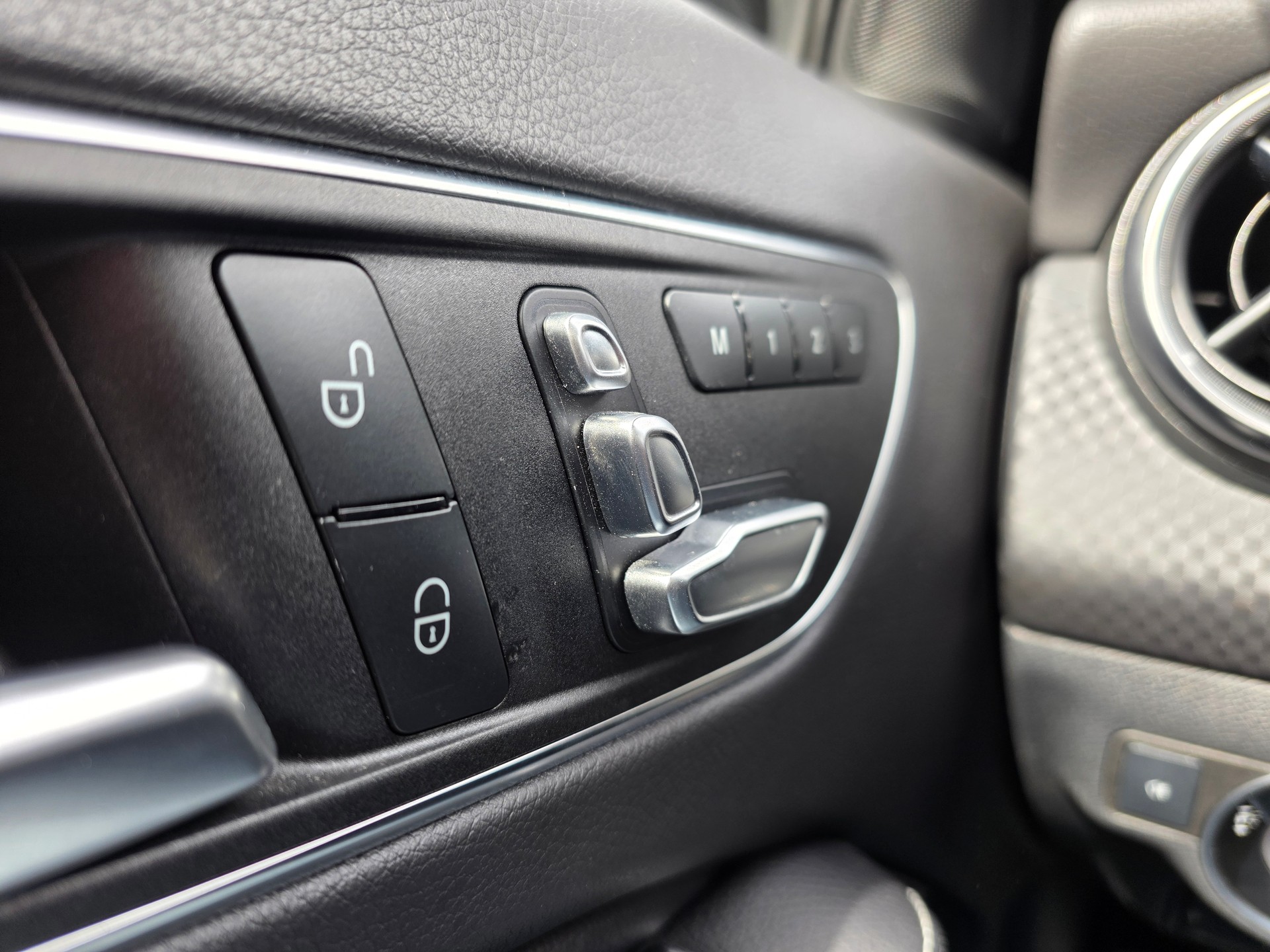 MERCEDES-BENZ A 220 4Matic 7G-DCT-image-26