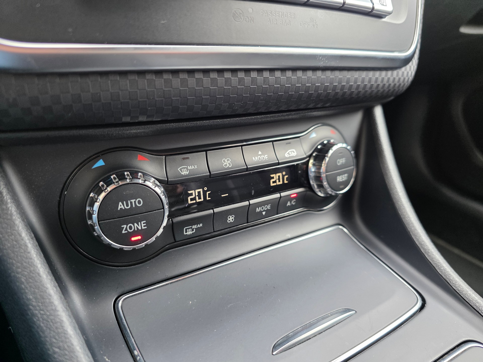 MERCEDES-BENZ A 220 4Matic 7G-DCT-image-27