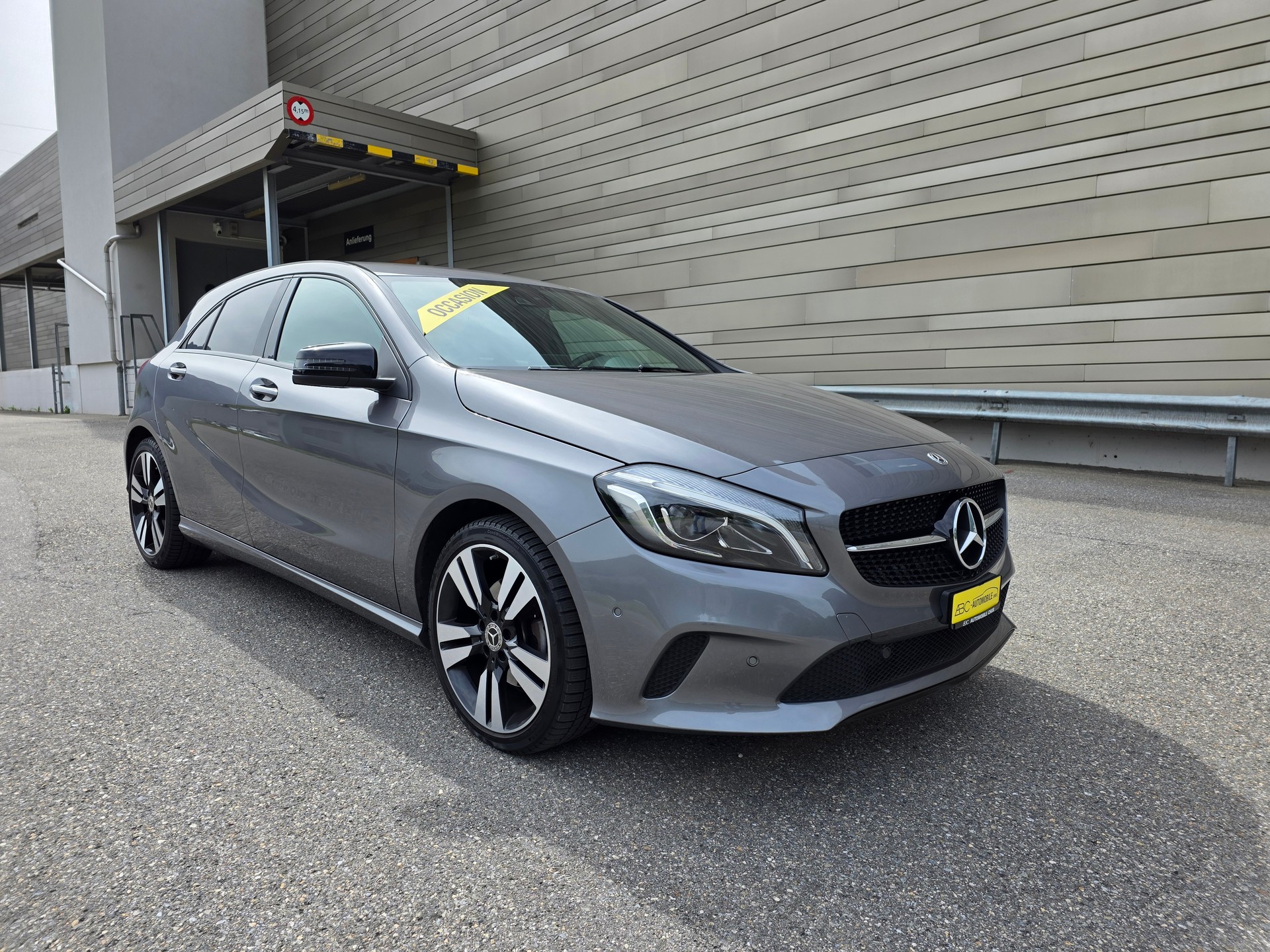 MERCEDES-BENZ A 220 4Matic 7G-DCT-showroom-element-1