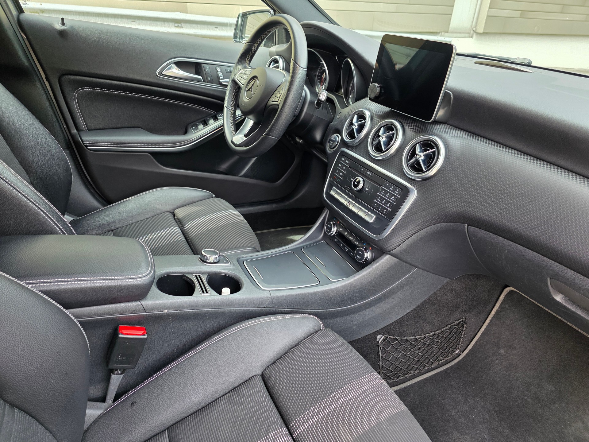 MERCEDES-BENZ A 220 4Matic 7G-DCT-image-25