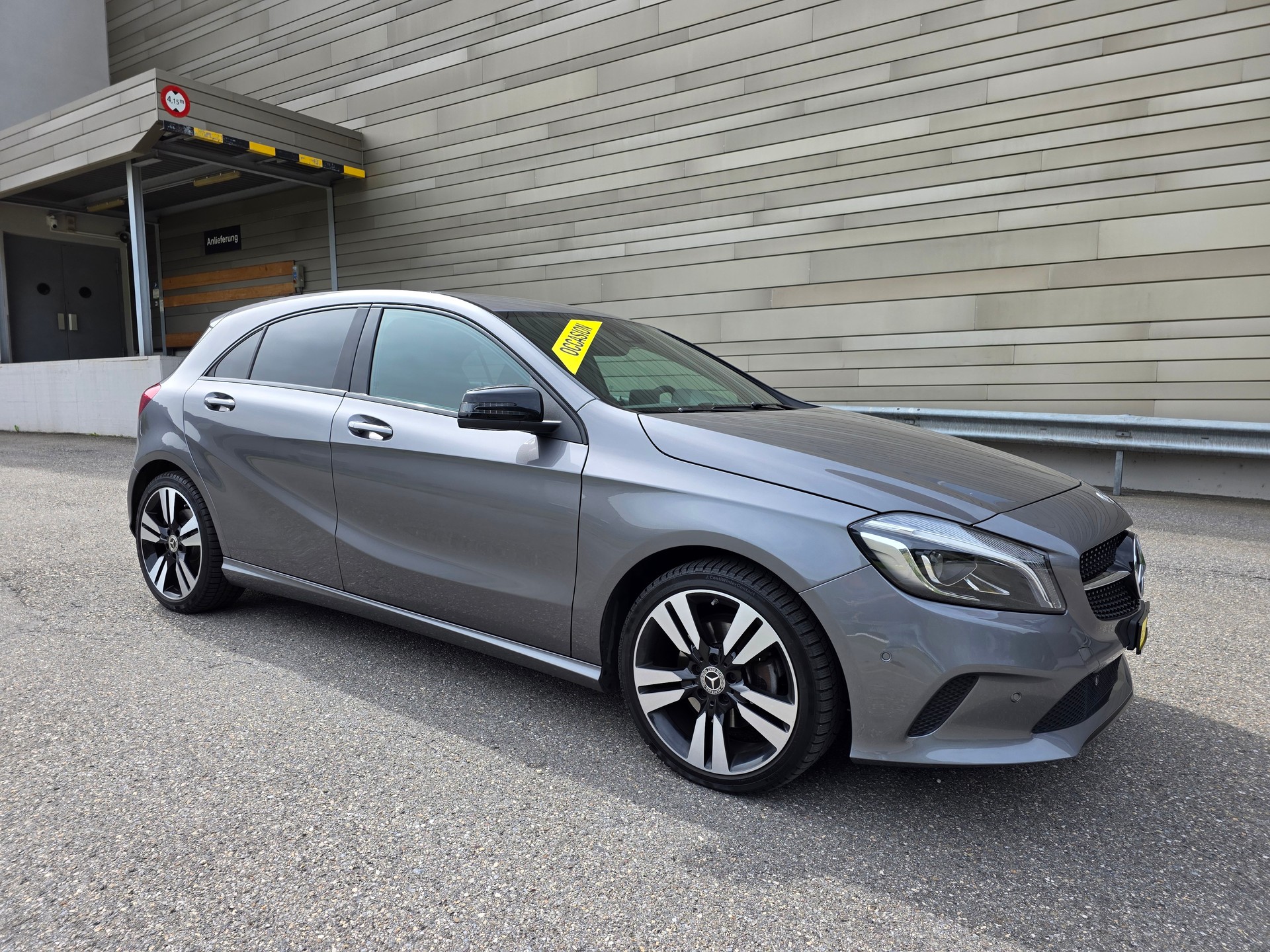 MERCEDES-BENZ A 220 4Matic 7G-DCT-showroom-element-2