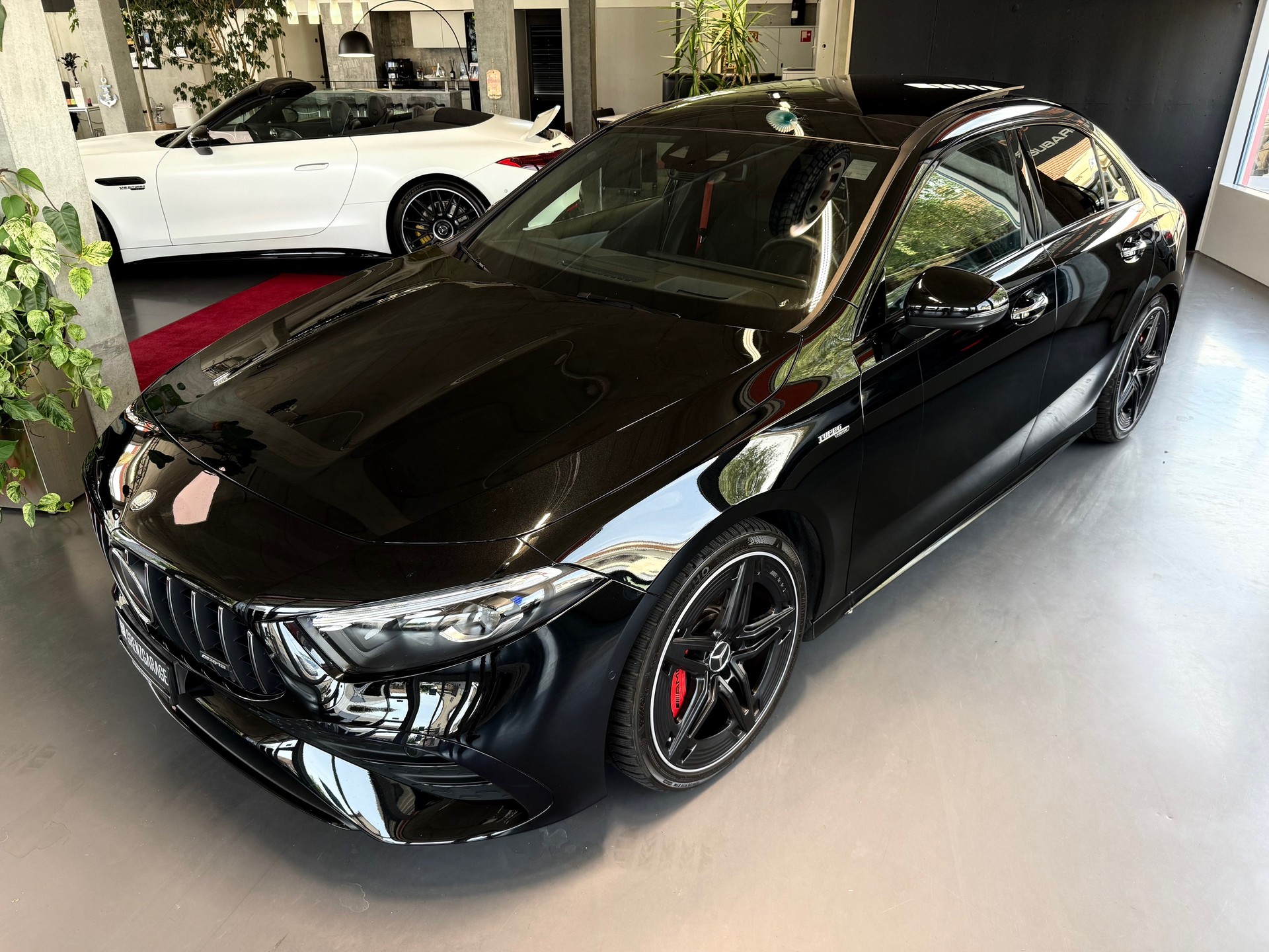 MERCEDES-BENZ A AMG 35 4Matic 8G-DCT-showroom-element-2